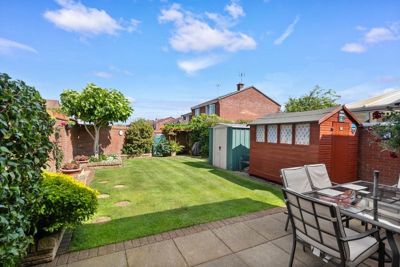 4 bedroom detached house For Sale Alcester - Property photograph