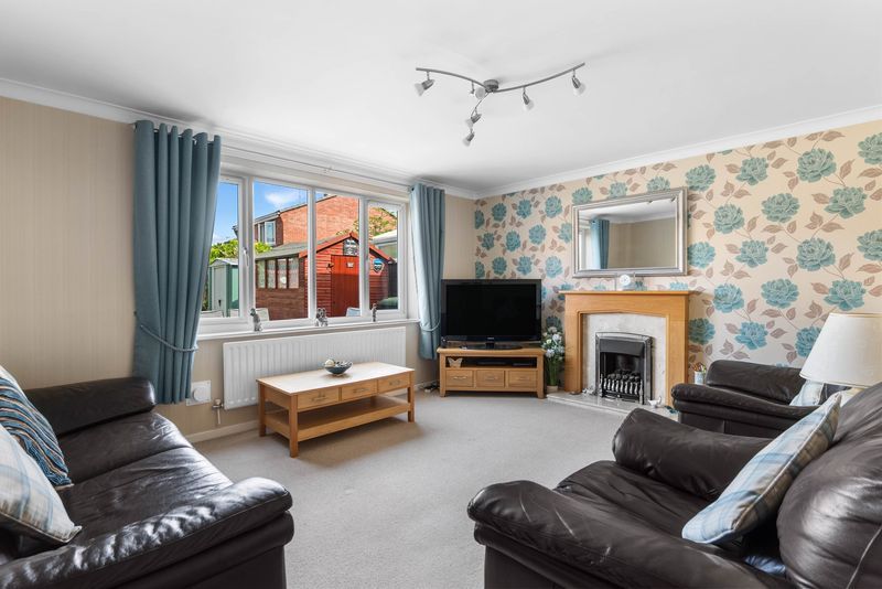 4 bedroom detached house For Sale Alcester - Property photograph