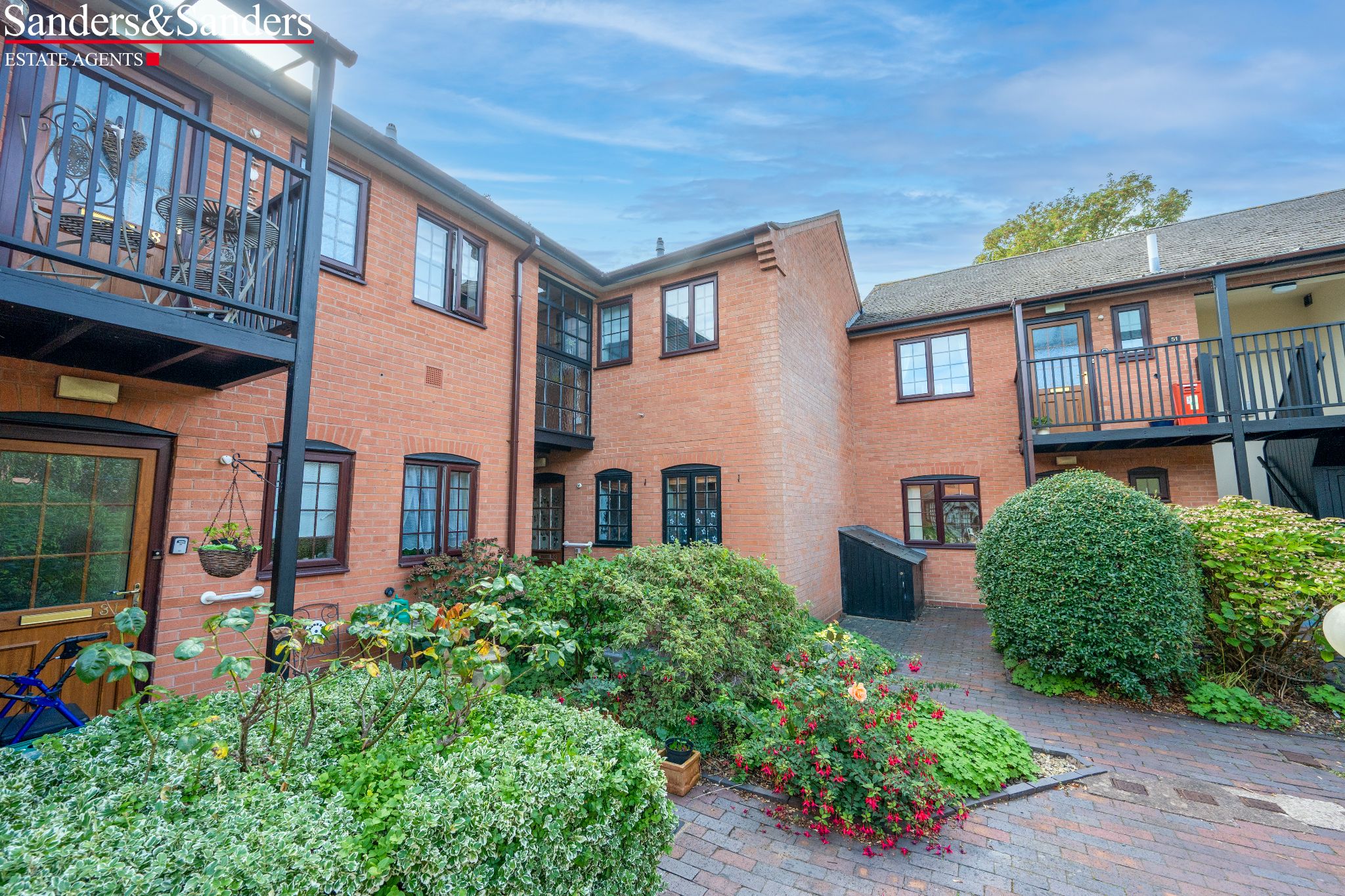1 bedroom apartment flat/apartment For Sale in Kinwarton Road, Alcester - Photograph 1