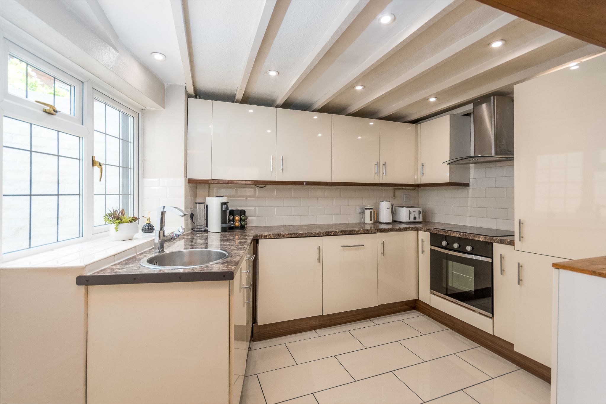 3 bedroom cottage house To Let in Alcester - photograph 5