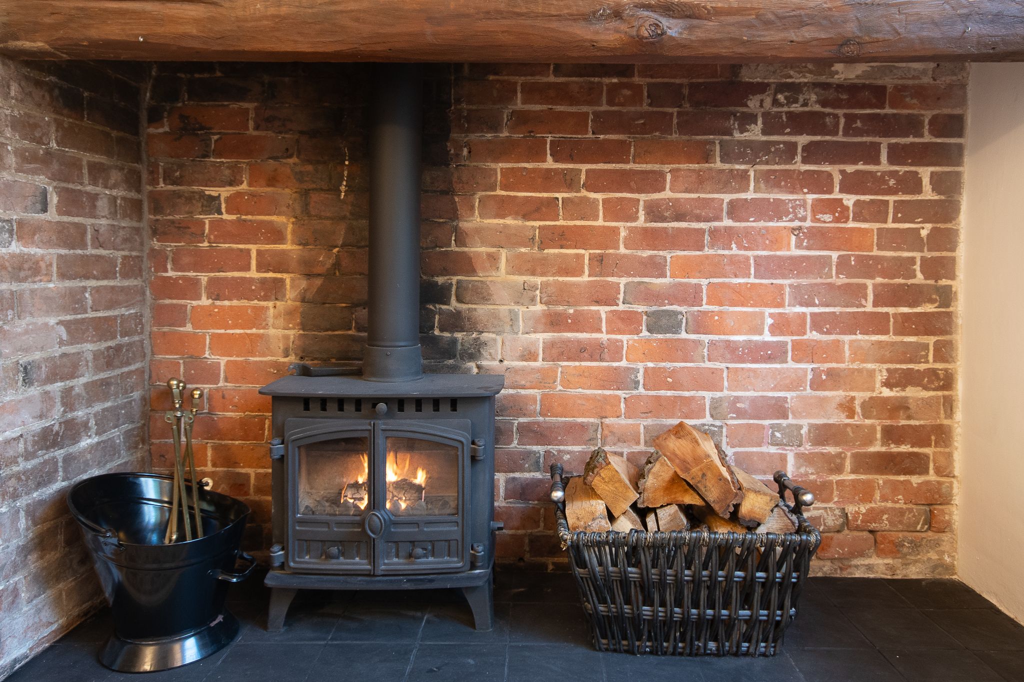3 bedroom cottage house To Let in Alcester - photograph 4