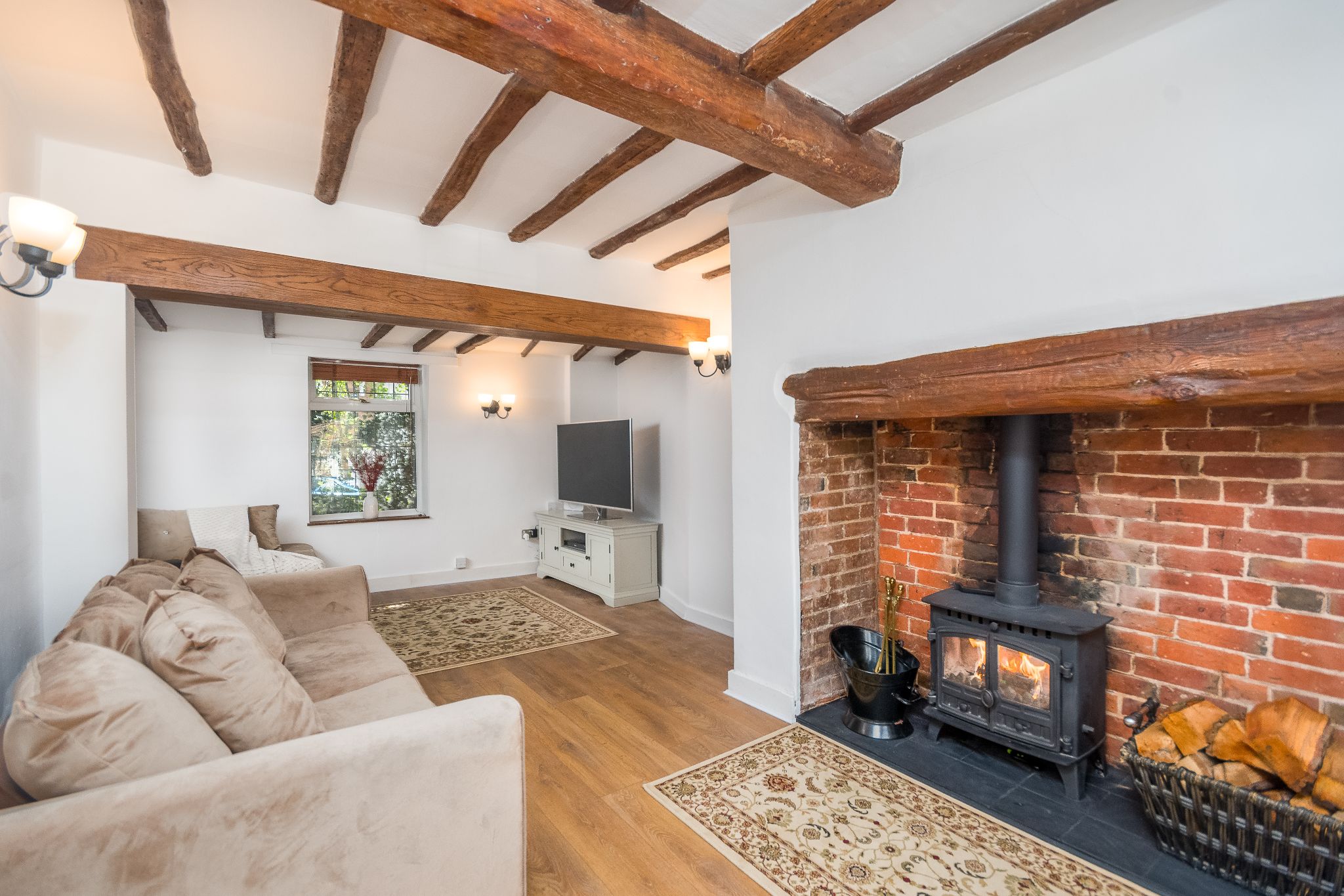 3 bedroom cottage house To Let in Alcester - photograph 2