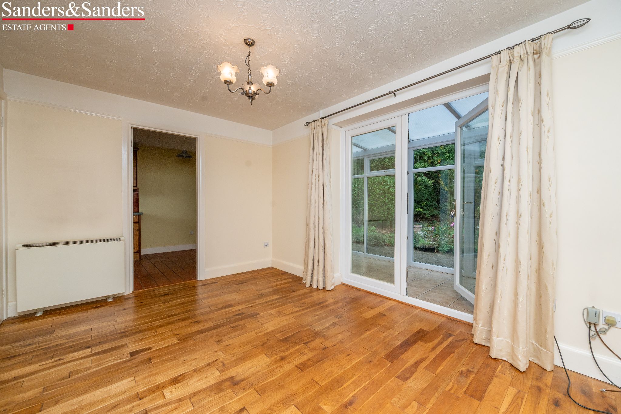 2 bedroom semi-detached house For Sale in Salford Priors, Evesham - Property photograph