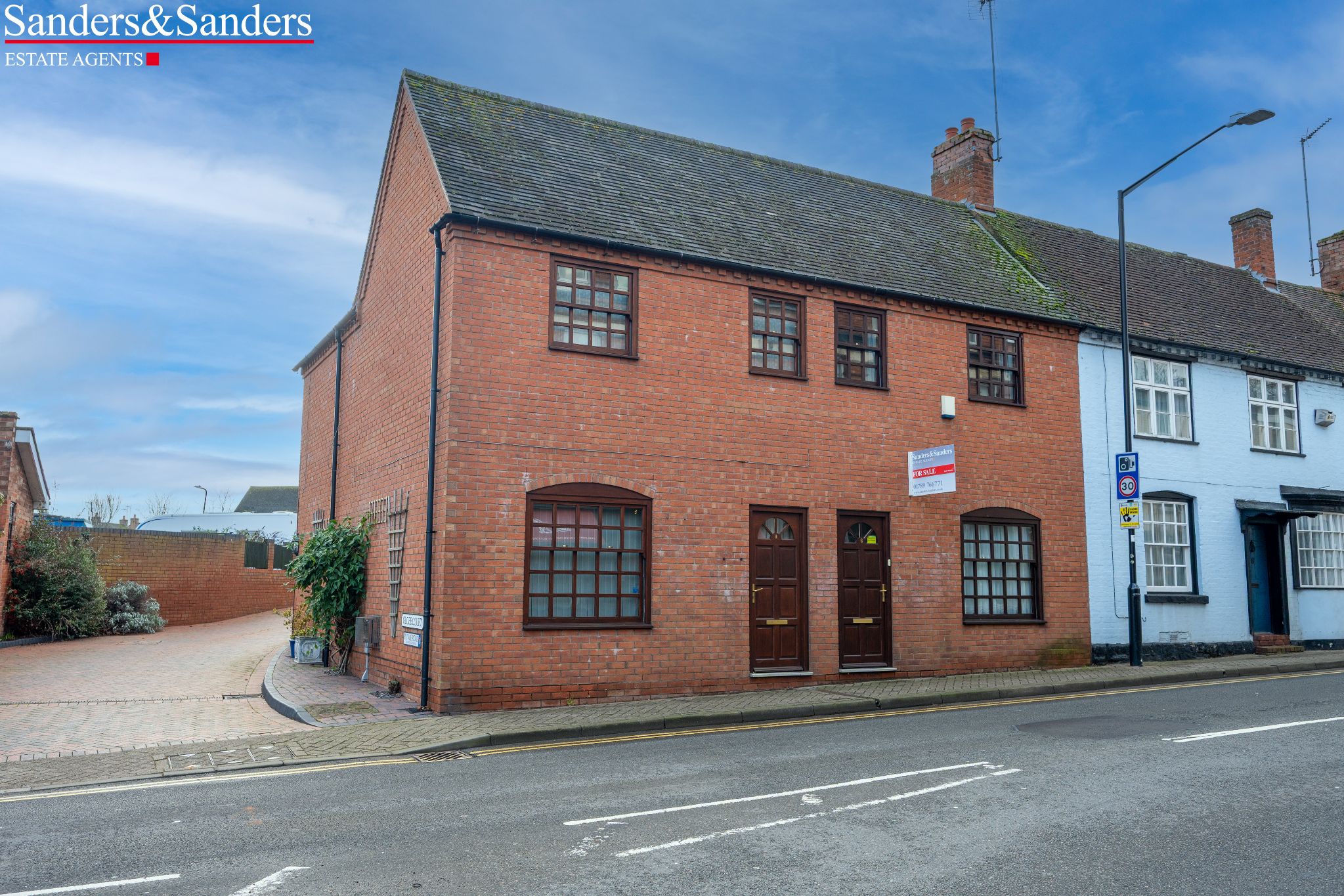 3 bedroom mid terraced house SSTC Alcester - Photograph 1