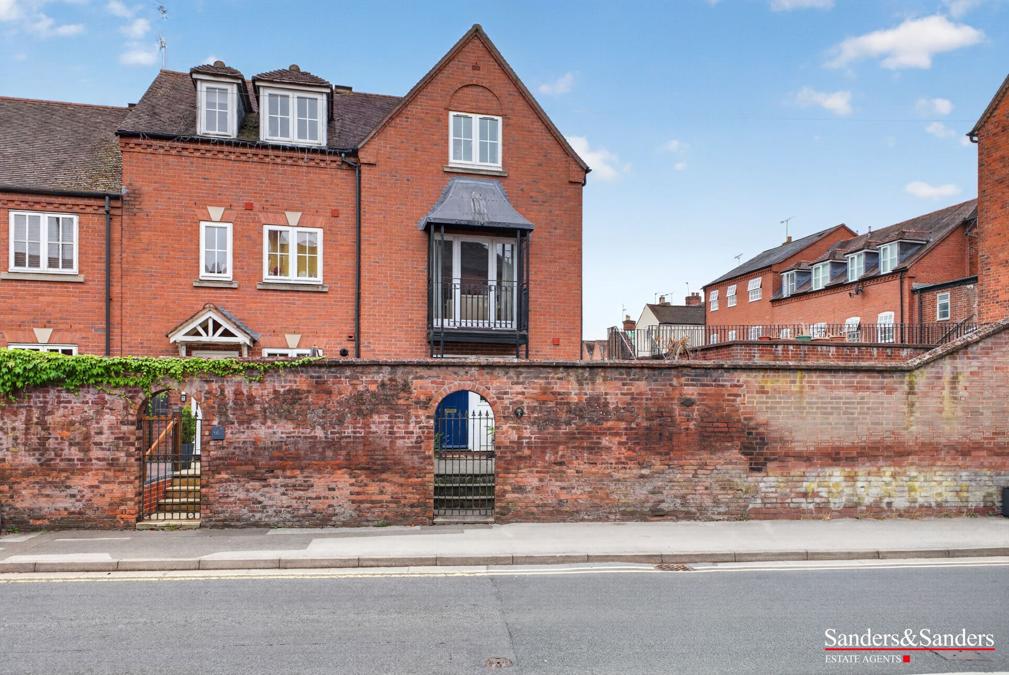 3 bedroom end terraced house For Sale Alcester - Property photograph