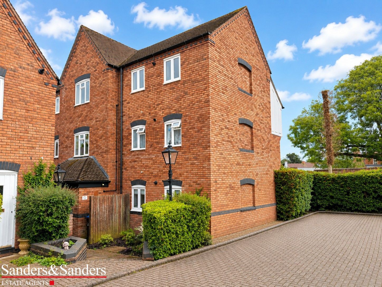 2 bedroom apartment flat/apartment To Let Alcester - Photograph 1