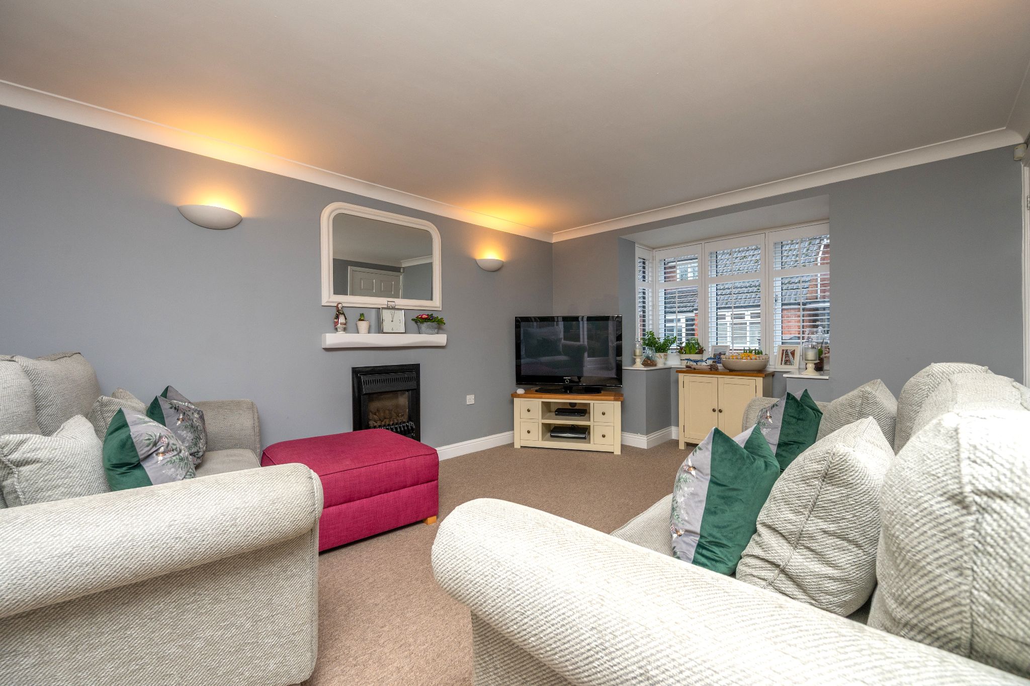 2 bedroom semi-detached house For Sale Alcester - Property photograph