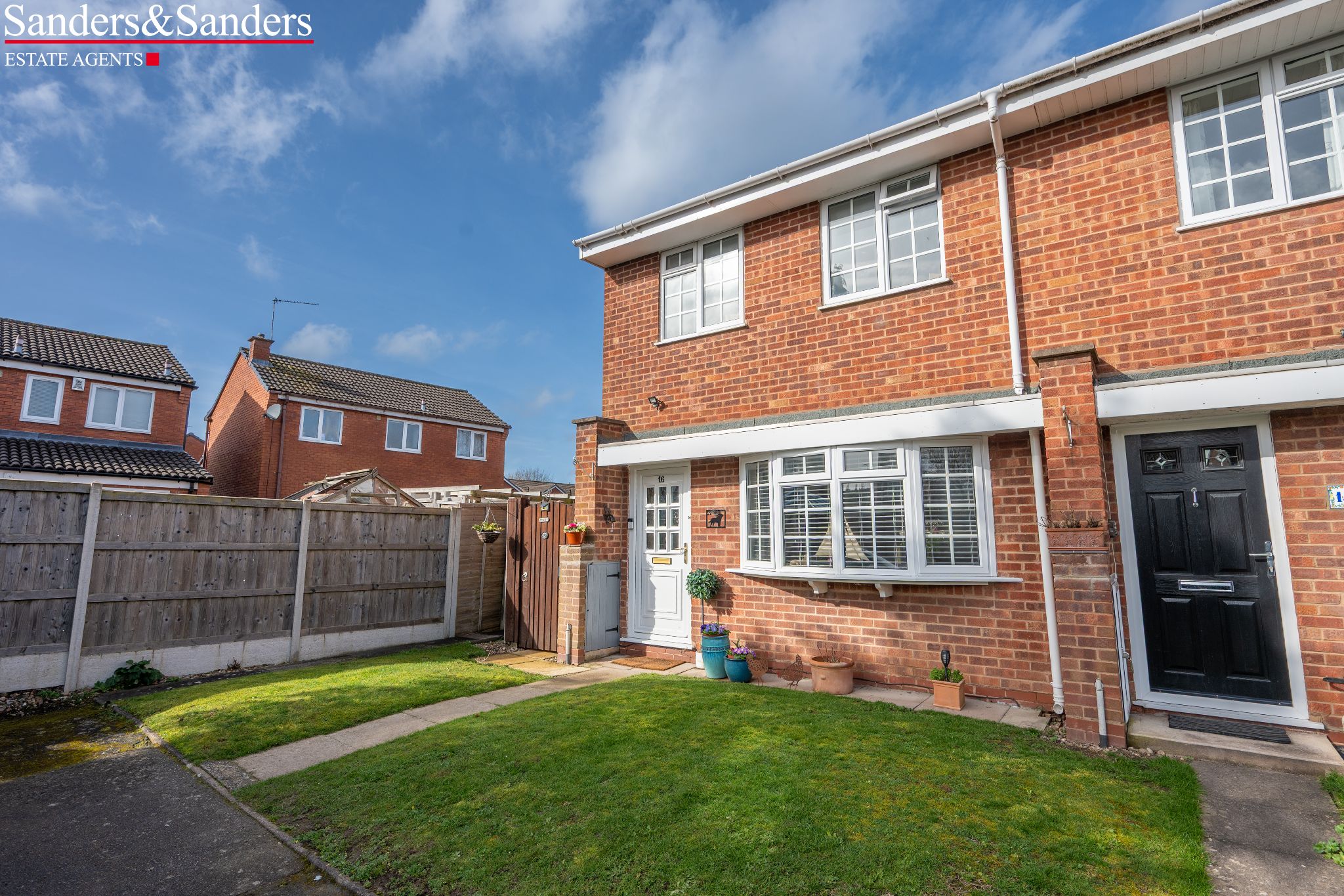 2 bedroom end terraced house For Sale Alcester - Photograph 1