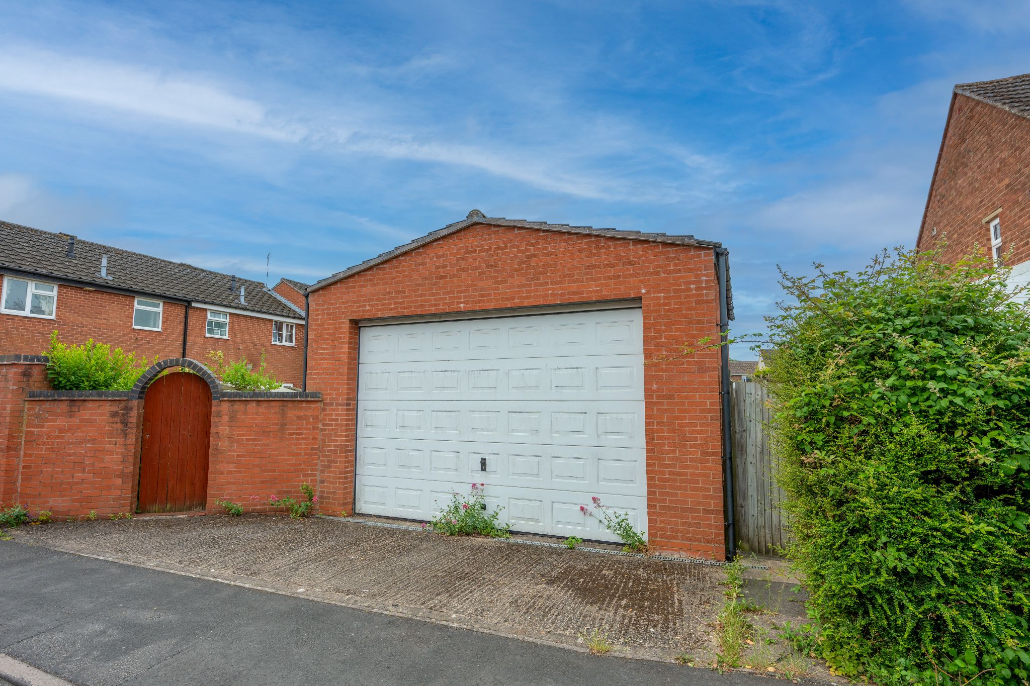 2 bedroom end terraced house For Sale Studley - Property photograph