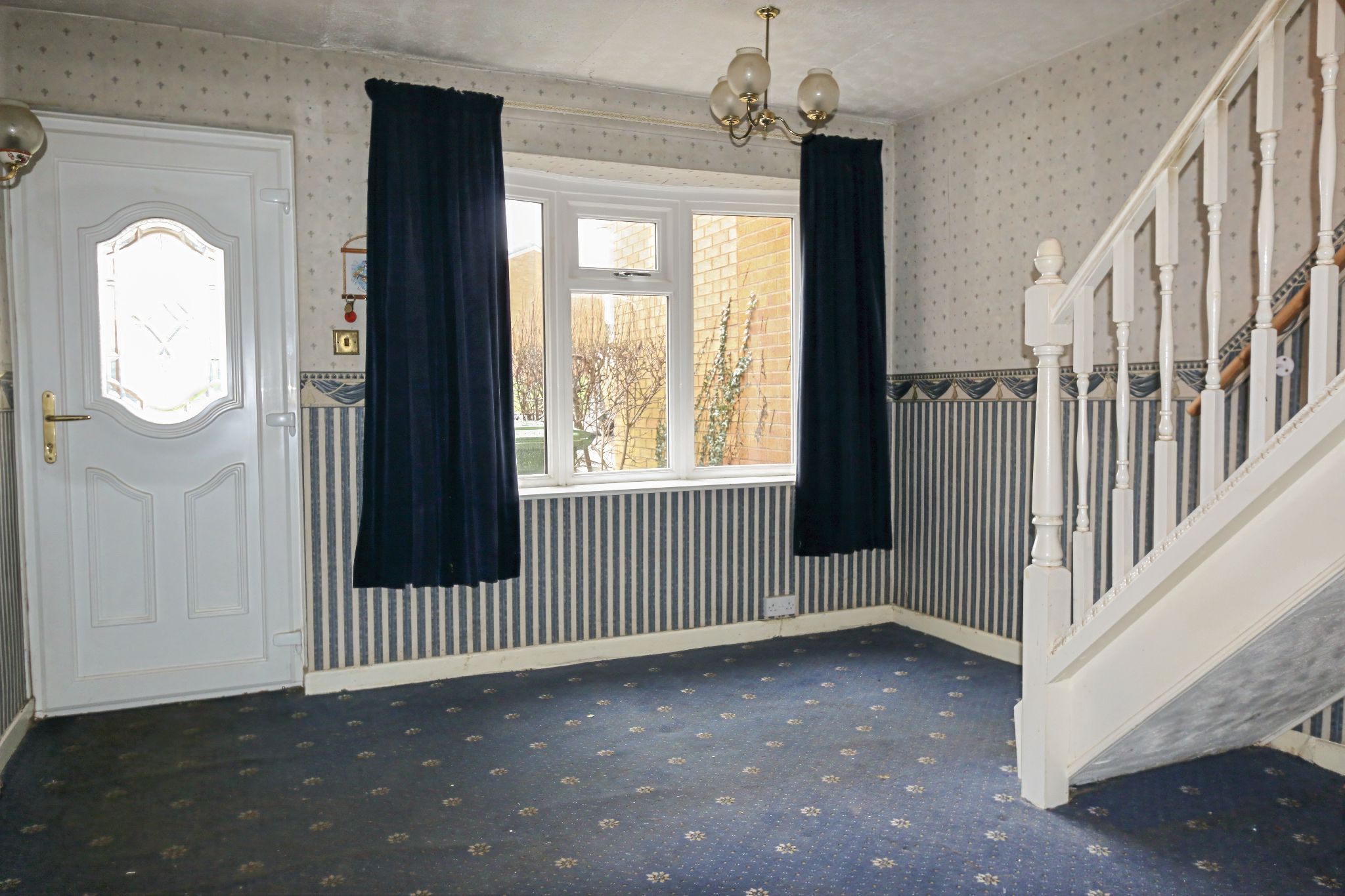 3 bedroom mid terraced house For Sale Studley - Property photograph
