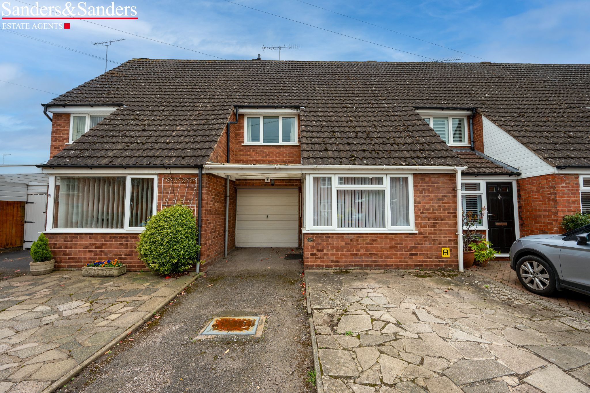 2 bedroom mid terraced house SSTC Alcester - Photograph 1