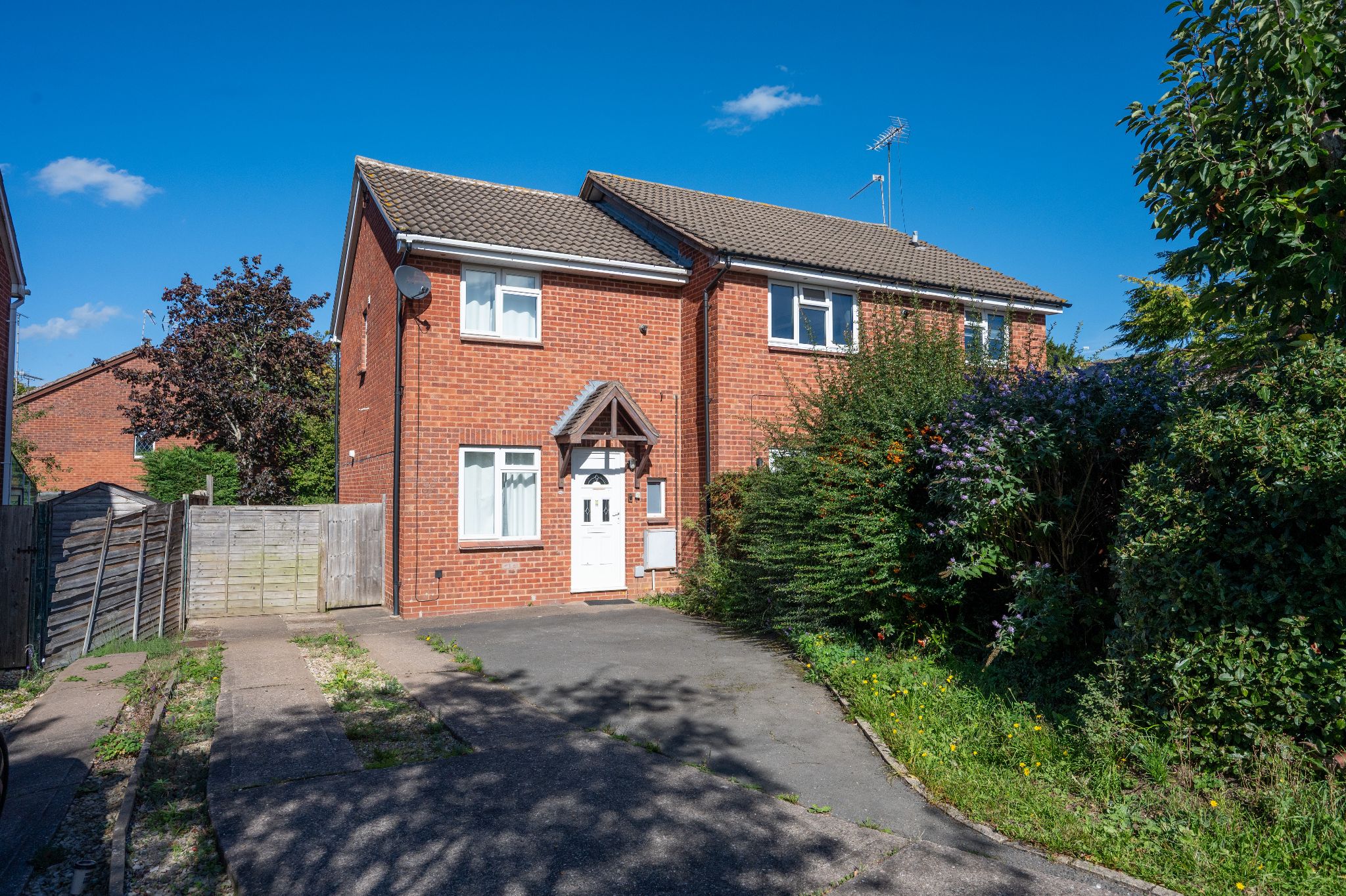 2 bedroom end terraced house For Sale Alcester - Photograph 1