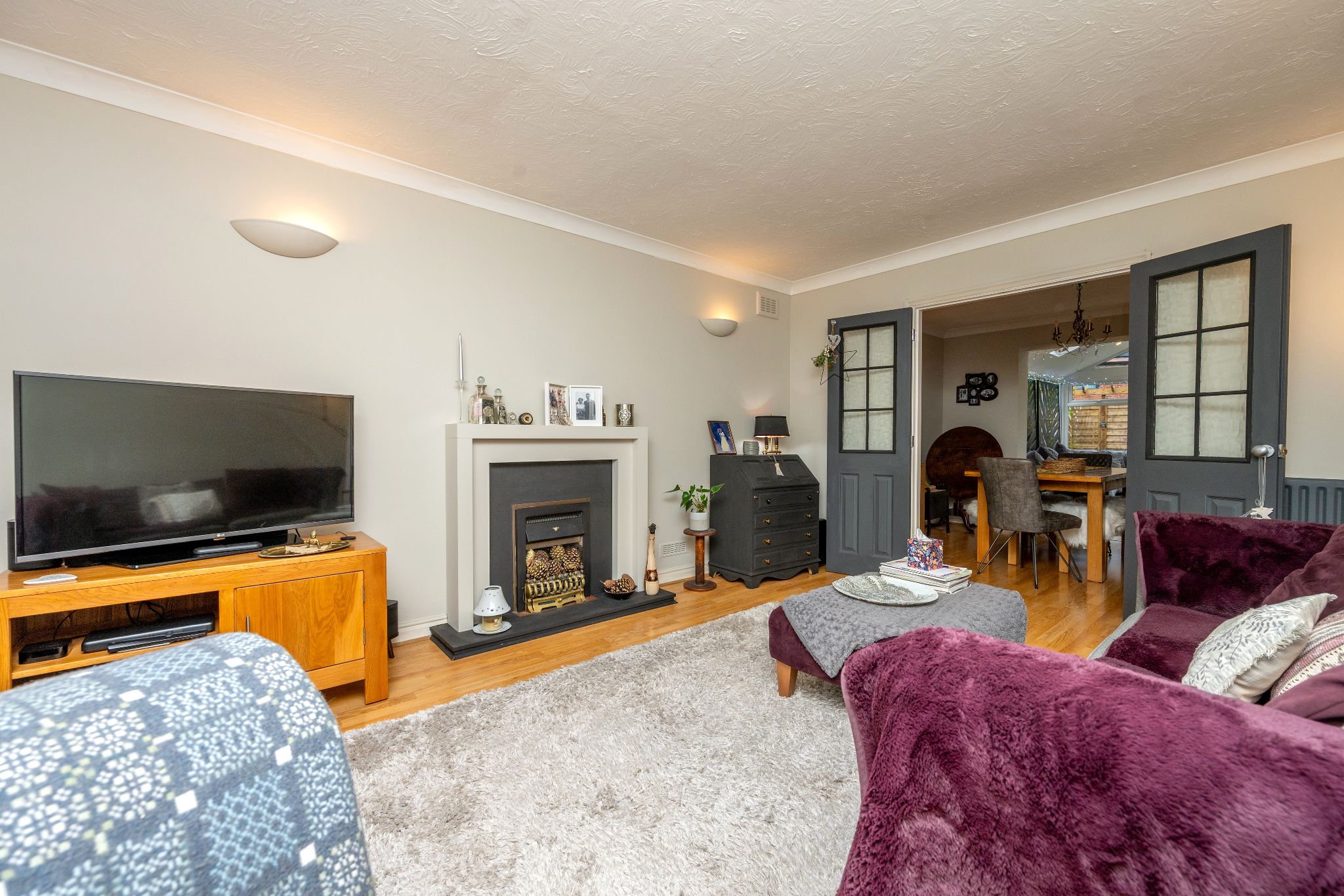 3 bedroom detached house For Sale Studley - Property photograph