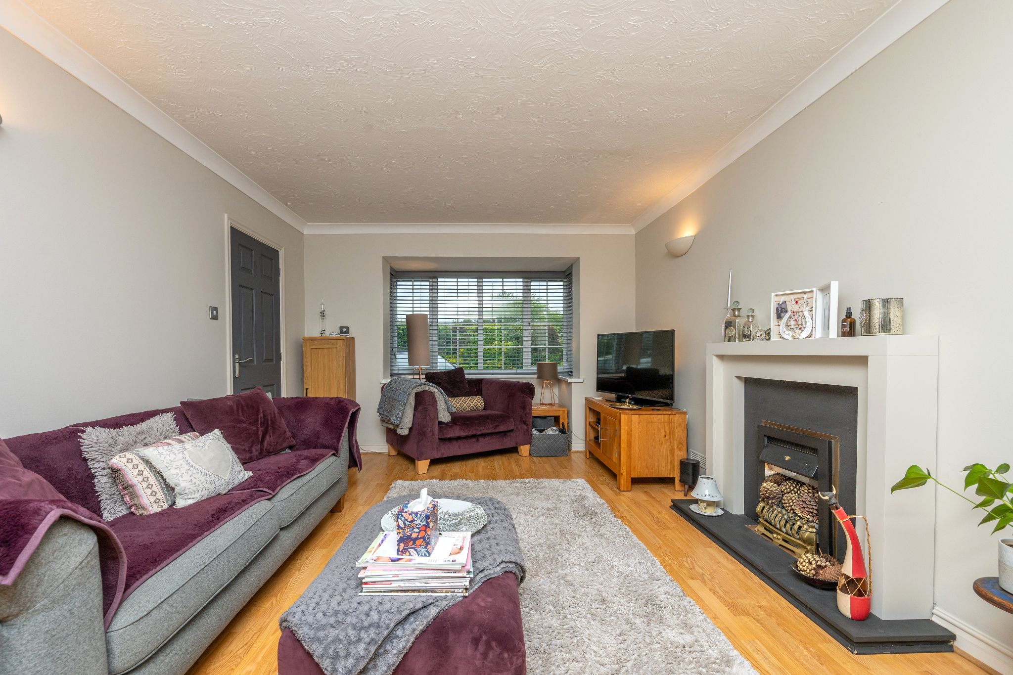 3 bedroom detached house For Sale Studley - Property photograph