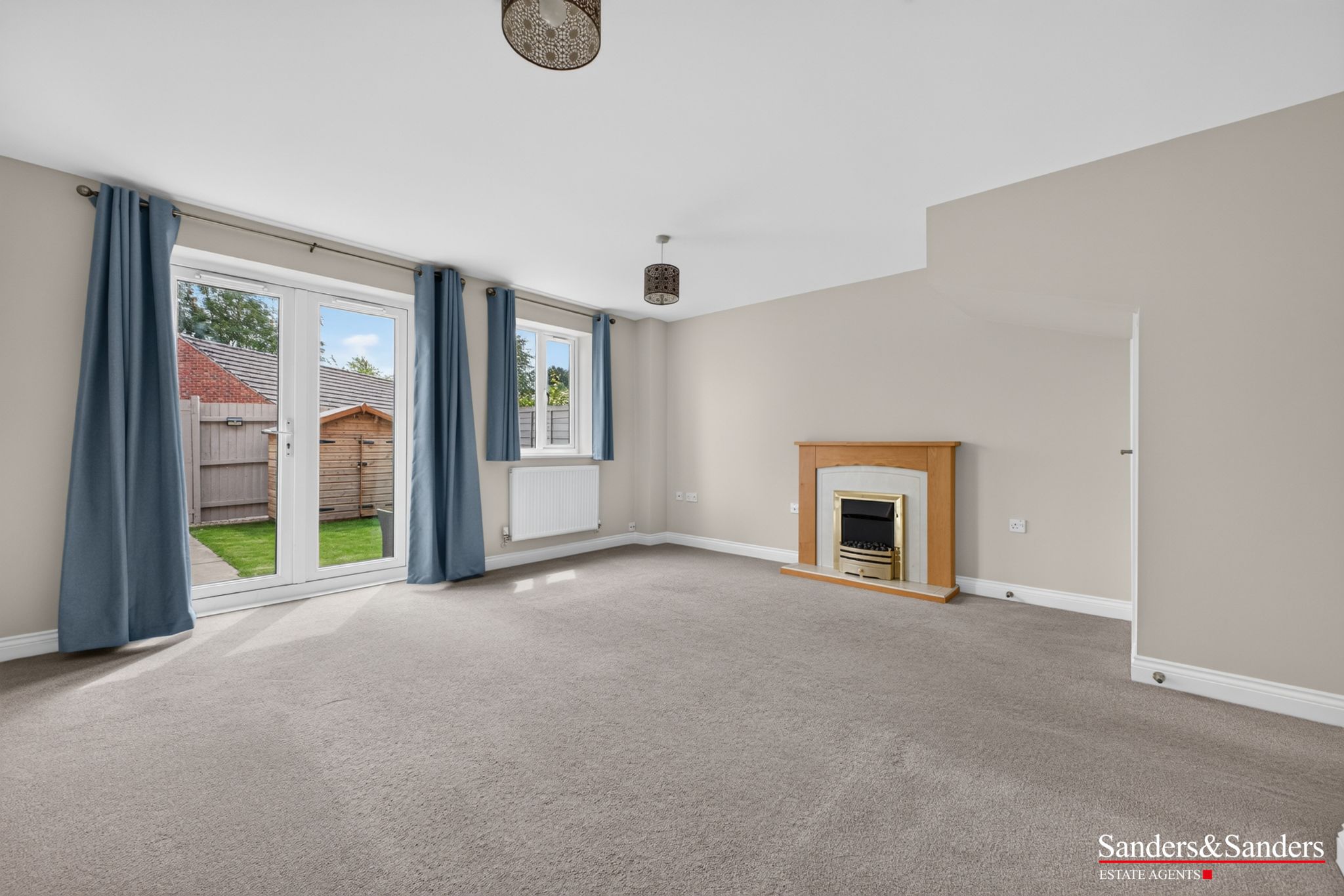 3 bedroom mid terraced house For Sale Alcester - Property photograph