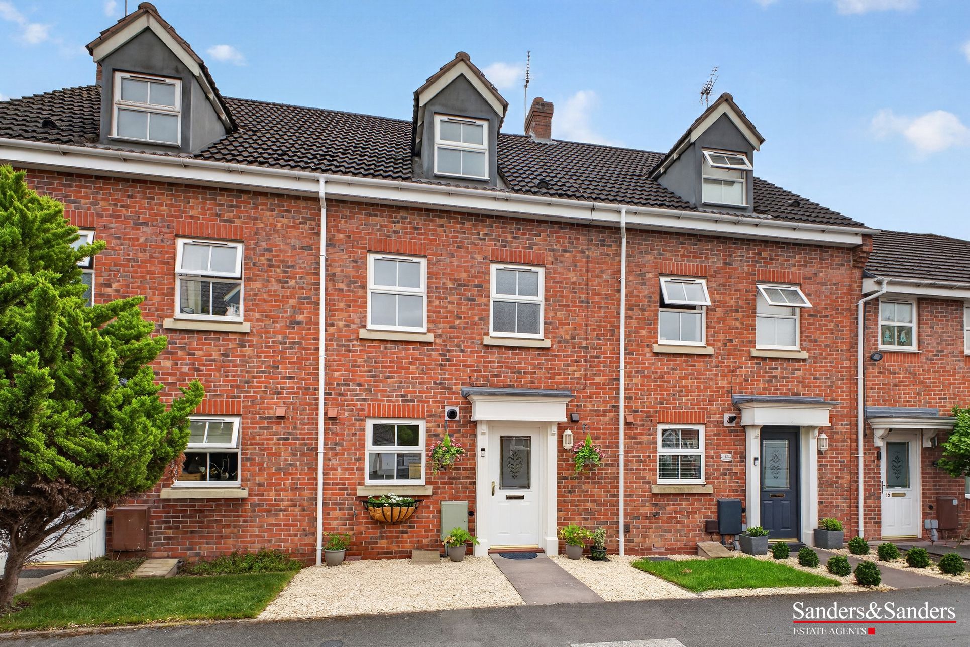3 bedroom mid terraced house For Sale Alcester - Property photograph