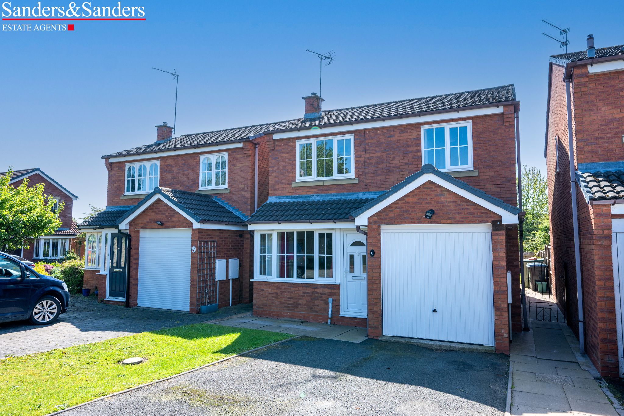 3 bedroom detached house For Sale Alcester - Photograph 1