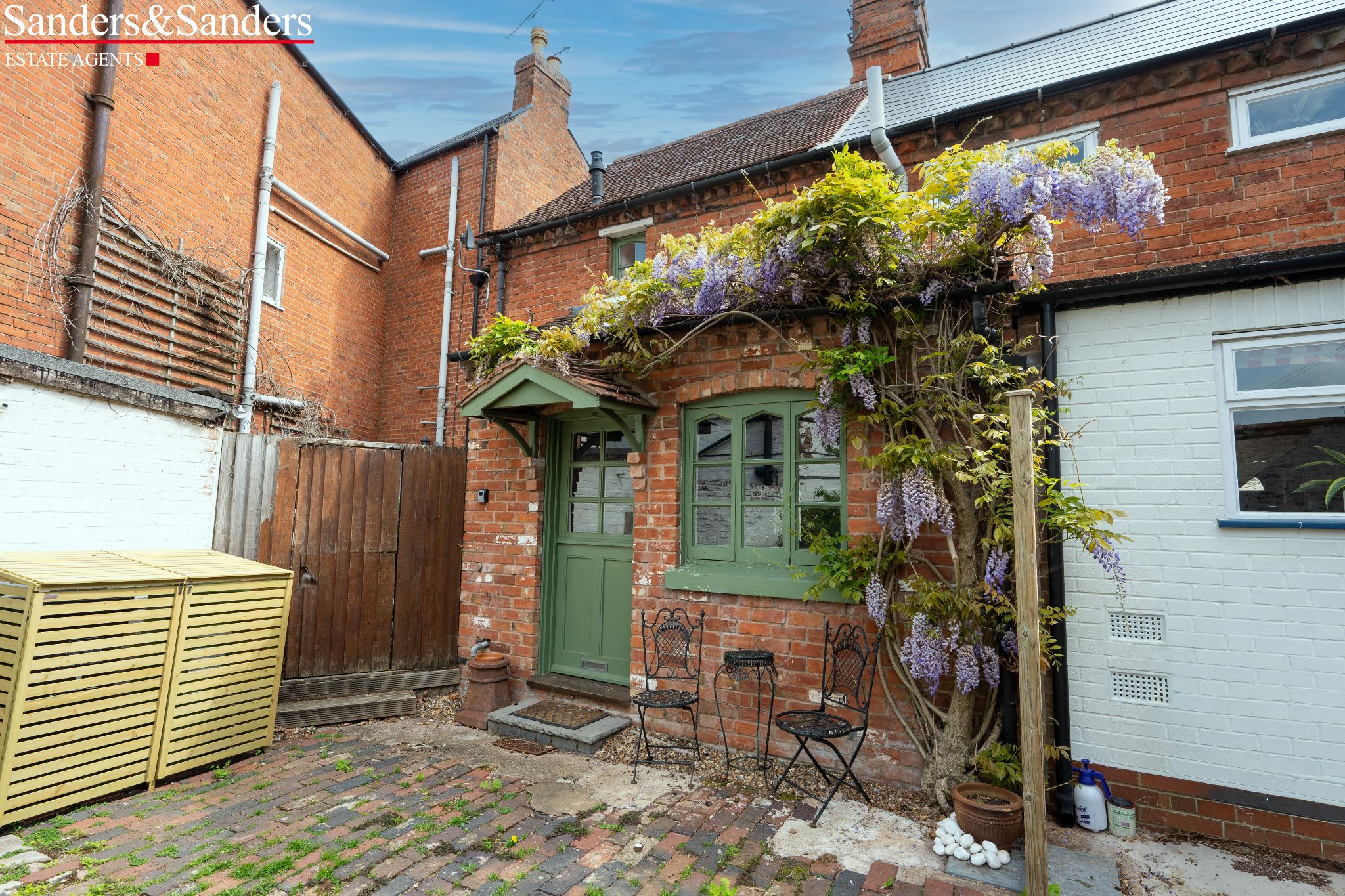 2 bedroom cottage house For Sale Alcester - Photograph 1