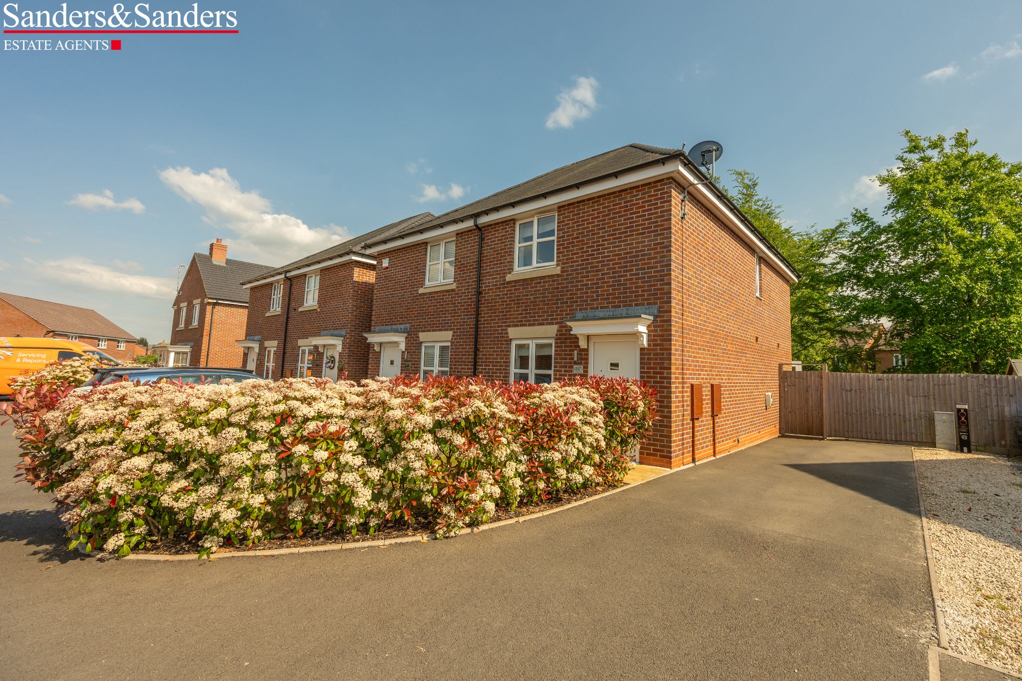 2 bedroom semi-detached house For Sale in Bidford-on-avon, Alcester - Photograph 1