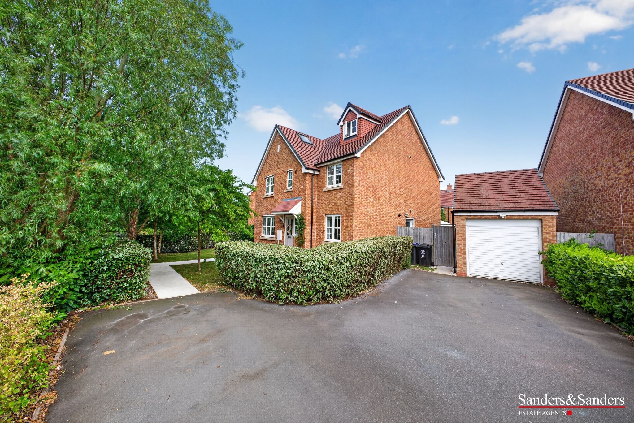 6 bedroom detached house For Sale in Bidford On Avon, Alcester - Photograph 1