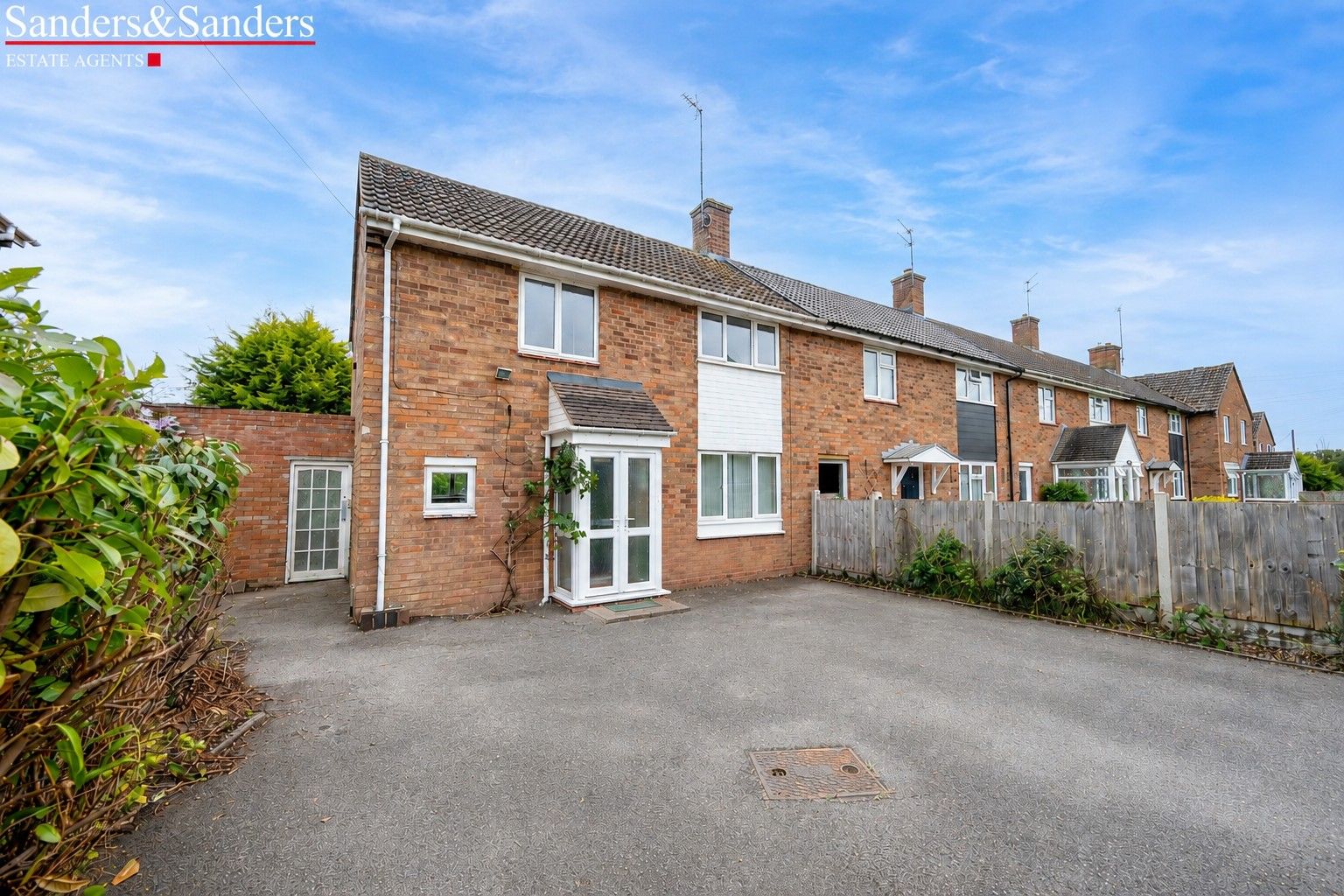 3 bedroom end terraced house For Sale Alcester - Photograph 1
