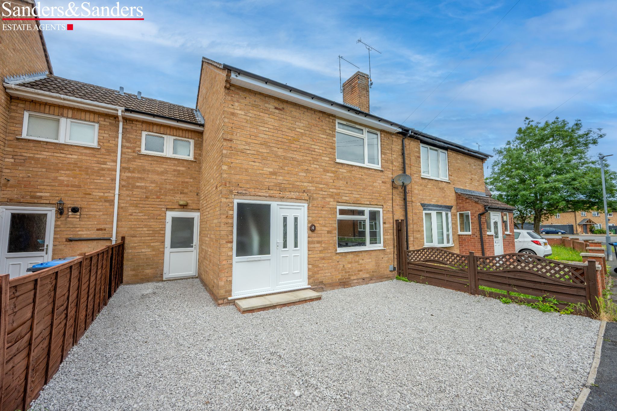 3 bedroom mid terraced house For Sale Alcester - Property photograph