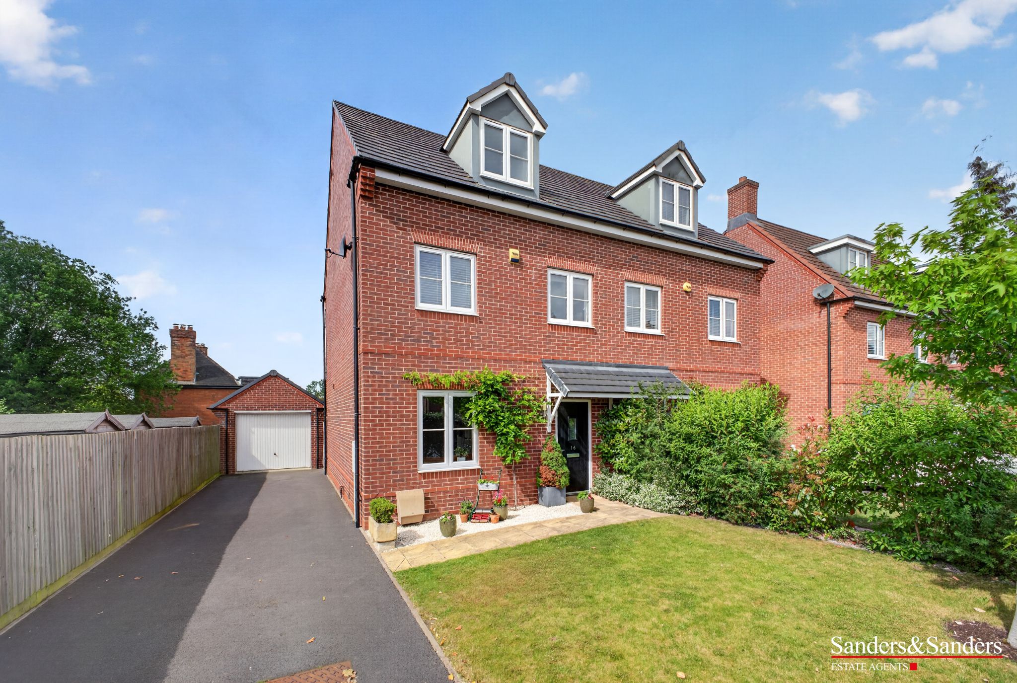 3 bedroom semi-detached house For Sale in Bidford-on-avon, Alcester - Photograph 1