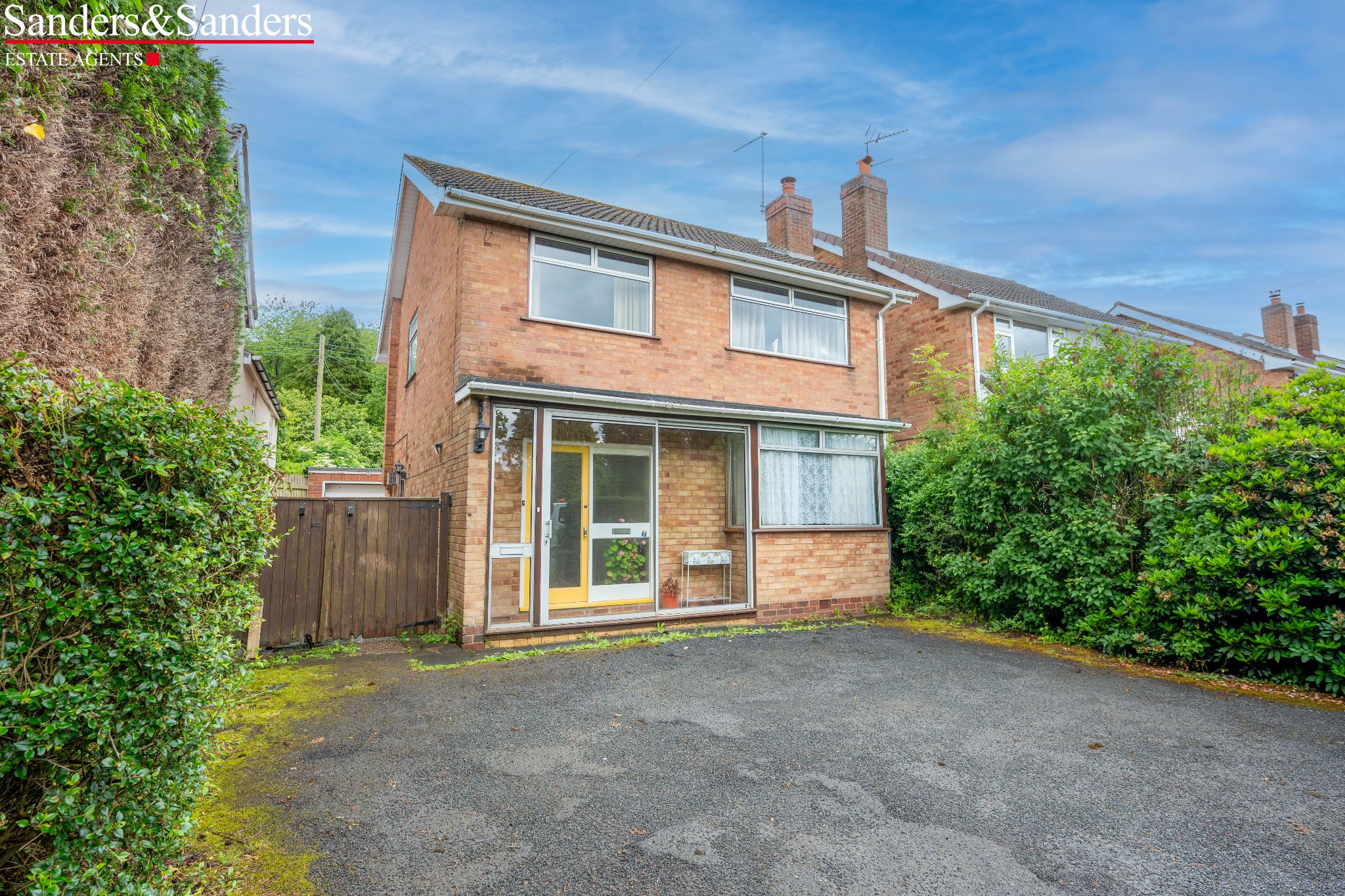 3 bedroom detached house For Sale in Fairfield, Bromsgrove - Photograph 1