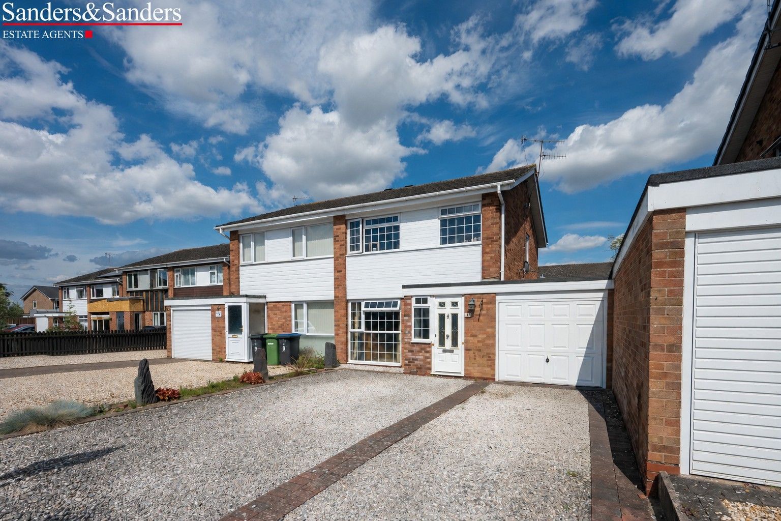 3 bedroom semi-detached house For Sale in Bidford-on-avon, Alcester - Photograph 1