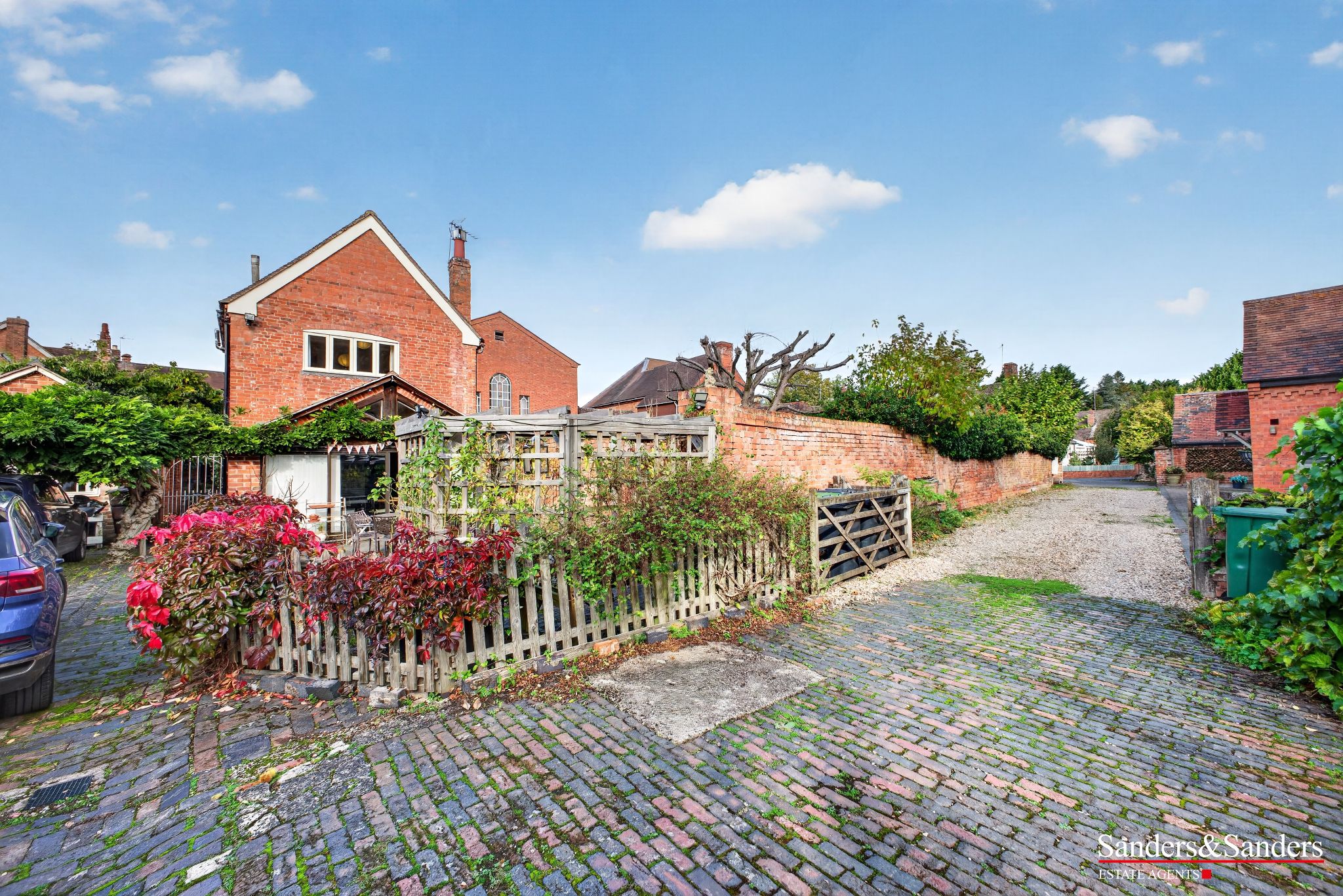 3 bedroom detached house For Sale Alcester - Photograph 1