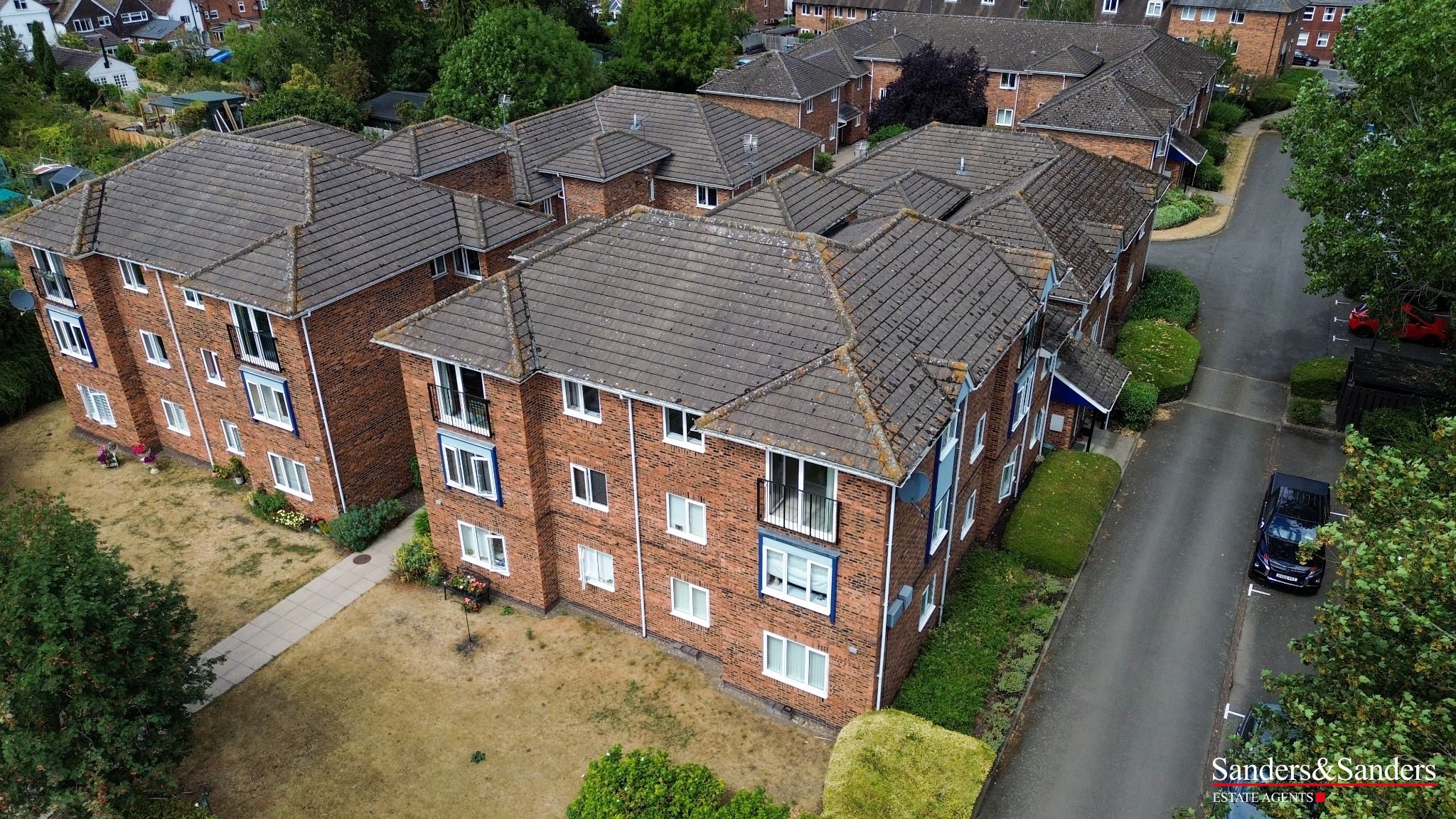 2 bedroom apartment flat/apartment For Sale Alcester - Photograph 1