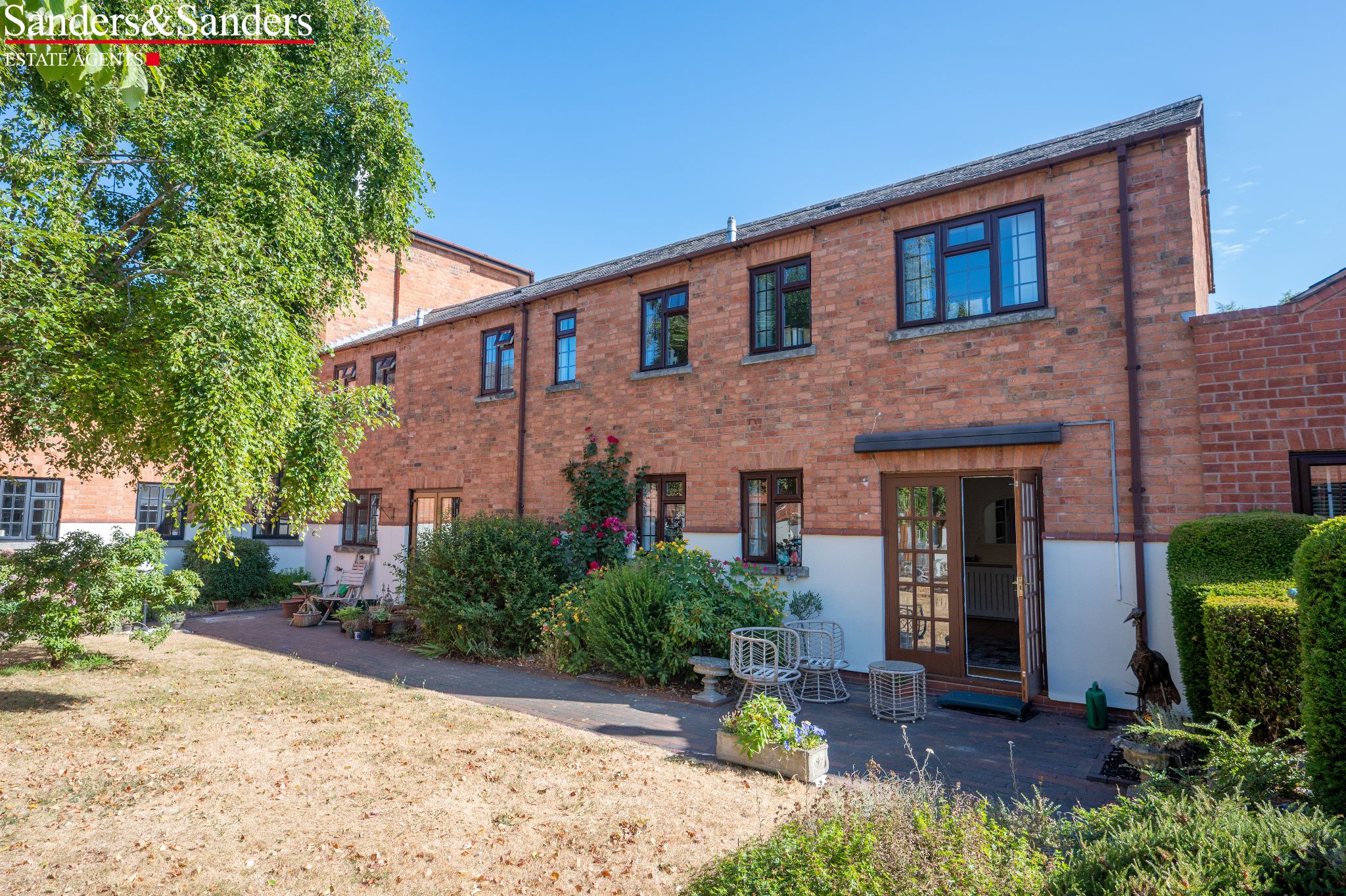 2 bedroom mid terraced house For Sale Alcester - Photograph 1
