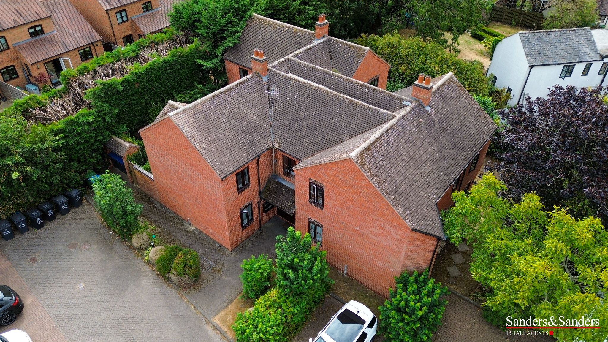 2 bedroom ground floor flat/apartment For Sale in Bidford-on-avon, Alcester - Photograph 1