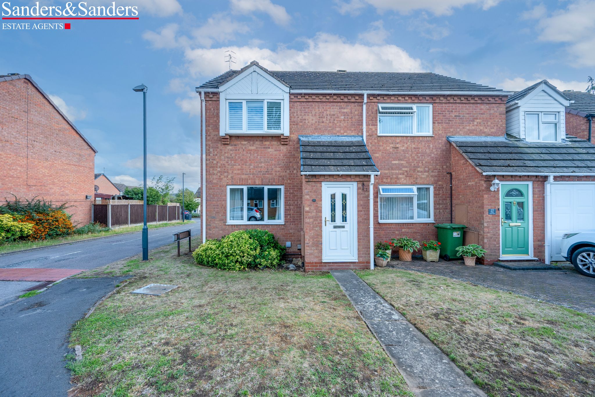 2 bedroom semi-detached house For Sale in Bidford-on-avon, Alcester - Photograph 1