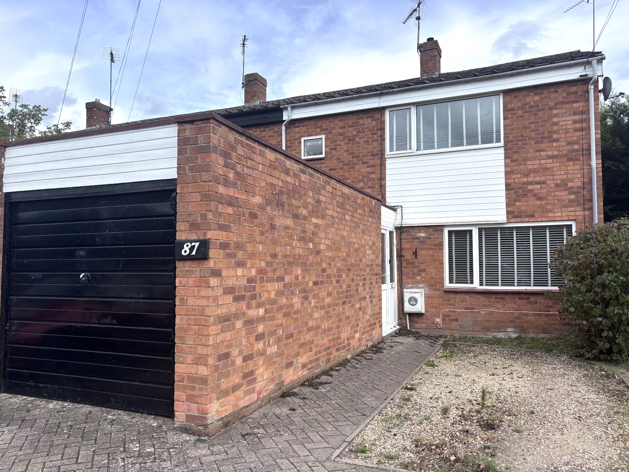 2 bedroom end terraced house To Let Alcester - Photograph 1