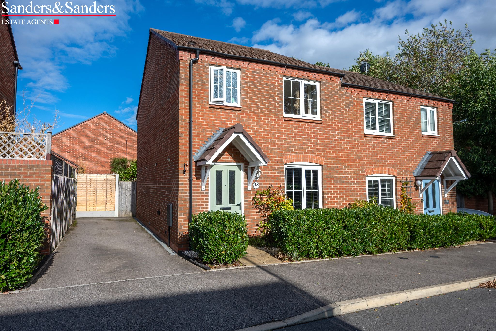 3 bedroom semi-detached house For Sale in Bidford On Avon, Alcester - Photograph 1