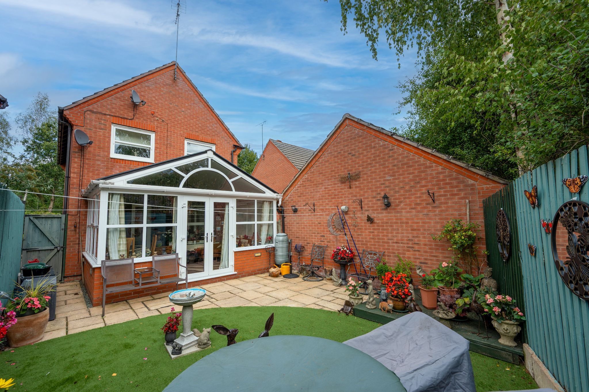 4 bedroom detached house For Sale Redditch - Property photograph