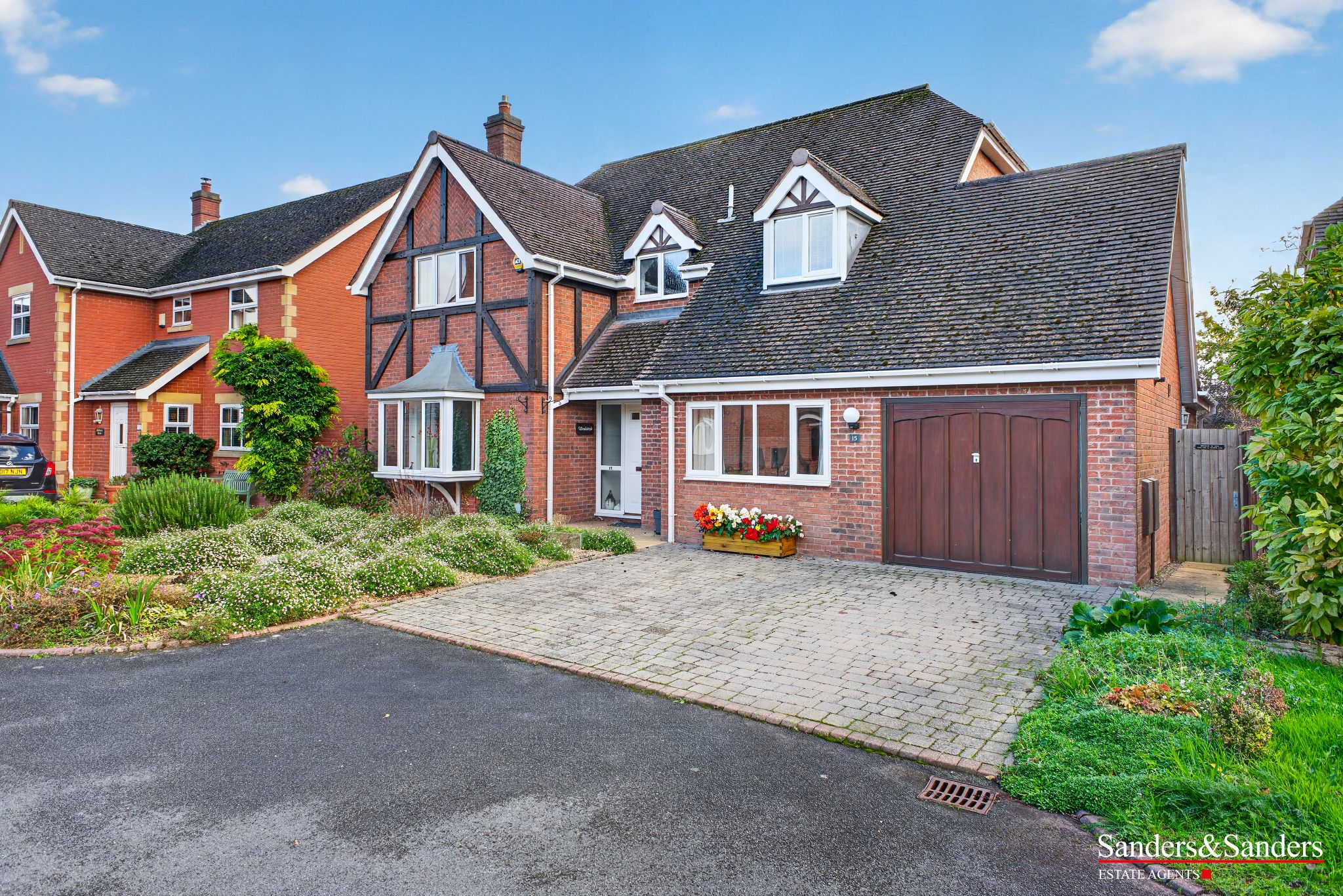 5 bedroom detached house For Sale in Bidford-on-avon, Alcester - Photograph 1