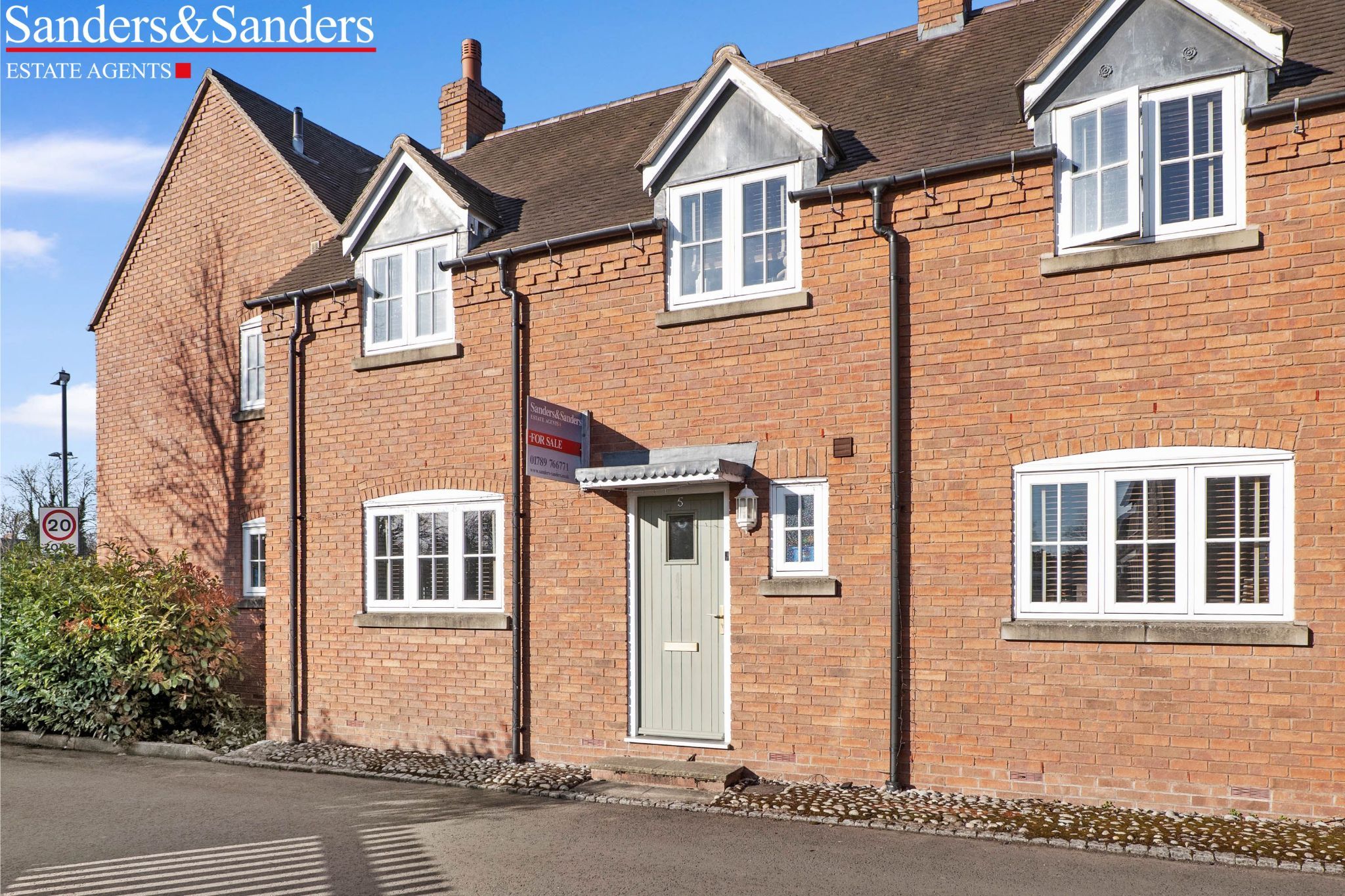 2 bedroom mid terraced house To Let in Alcester