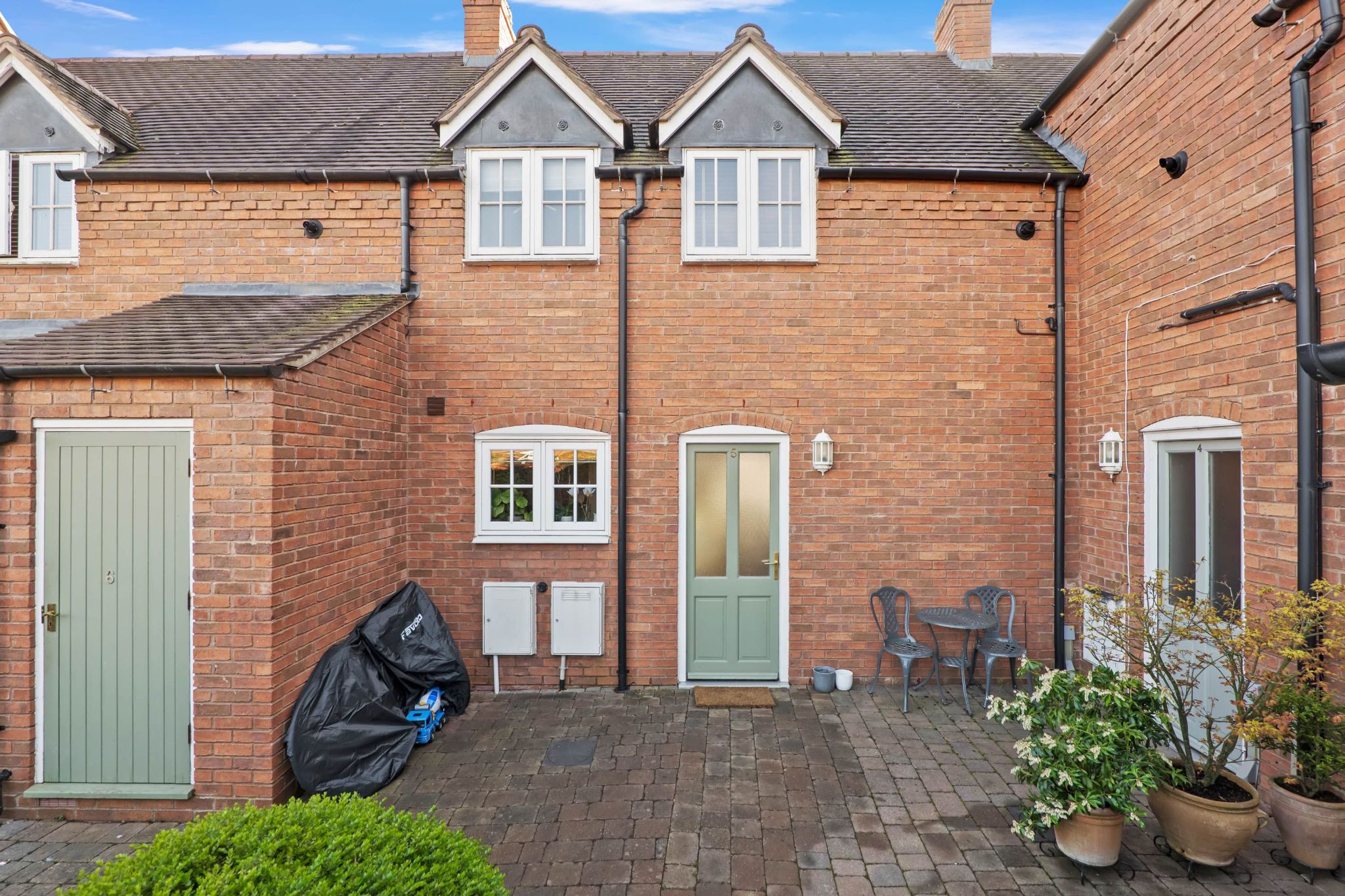 2 bedroom mid terraced house To Let in Alcester - photograph 7
