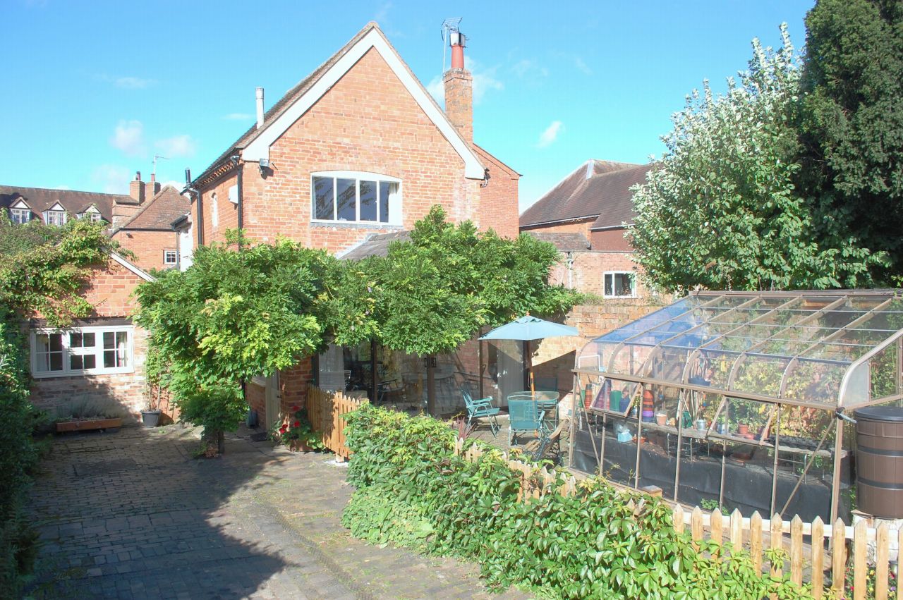 2 bedroom detached house Sold Alcester - Photograph 1