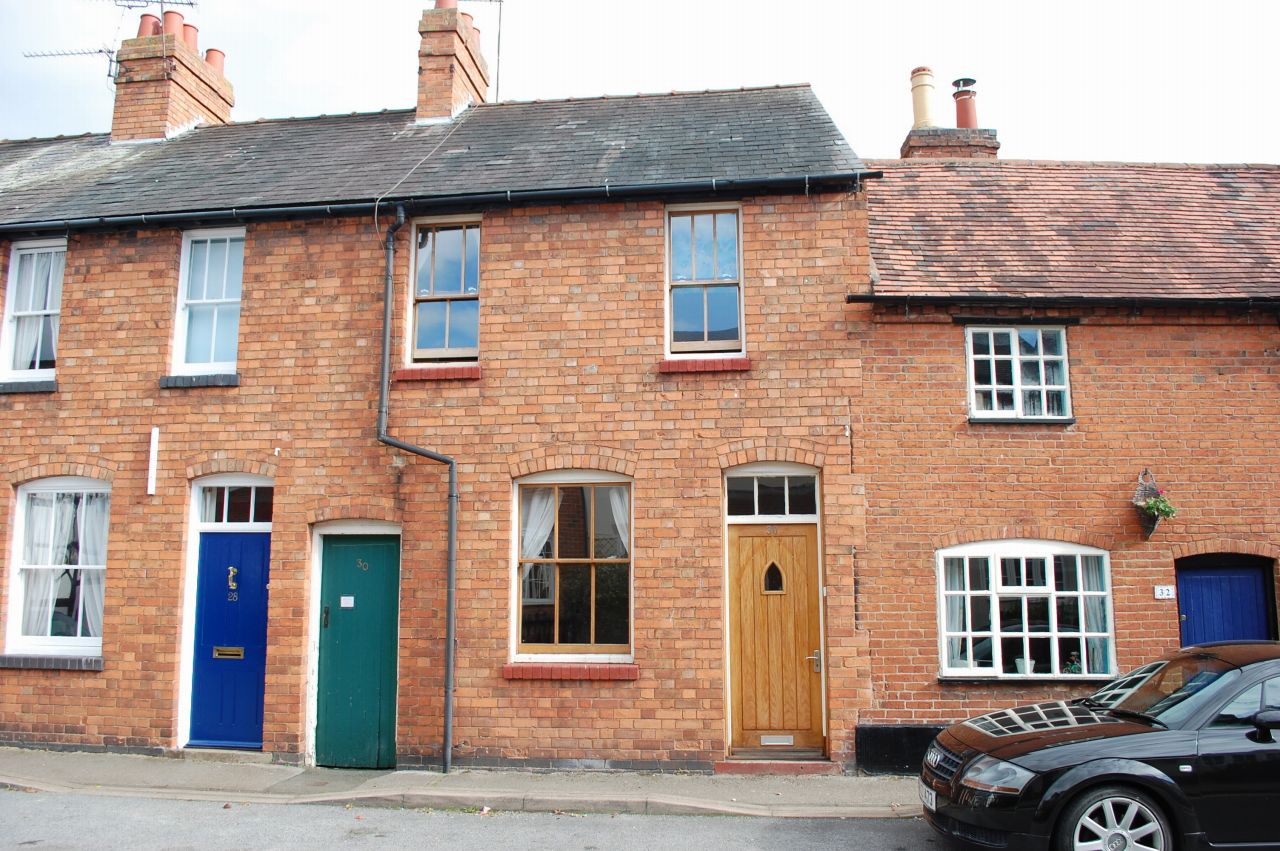 2 bedroom mid terraced house Sold Alcester - Photograph 1