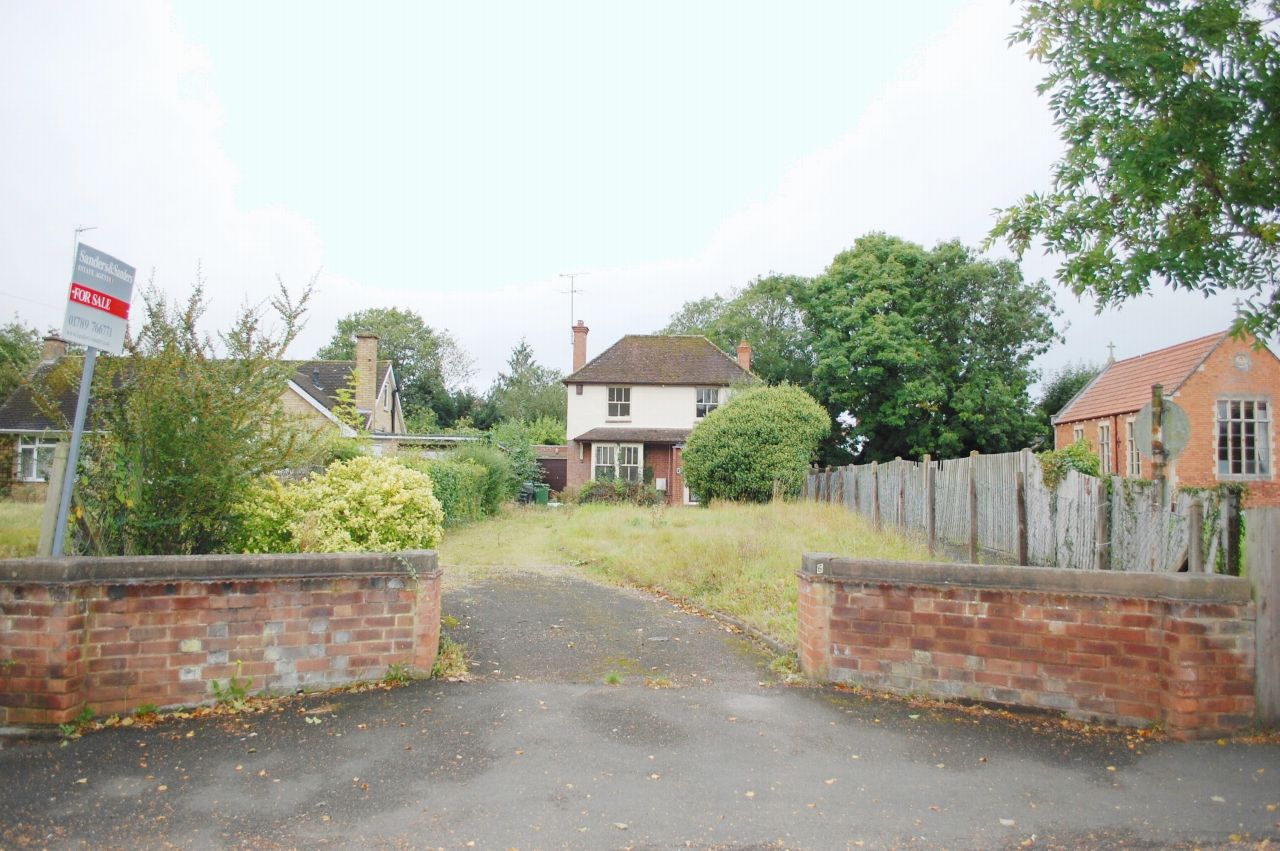 3 bedroom detached house Sold Alcester - Photograph 1