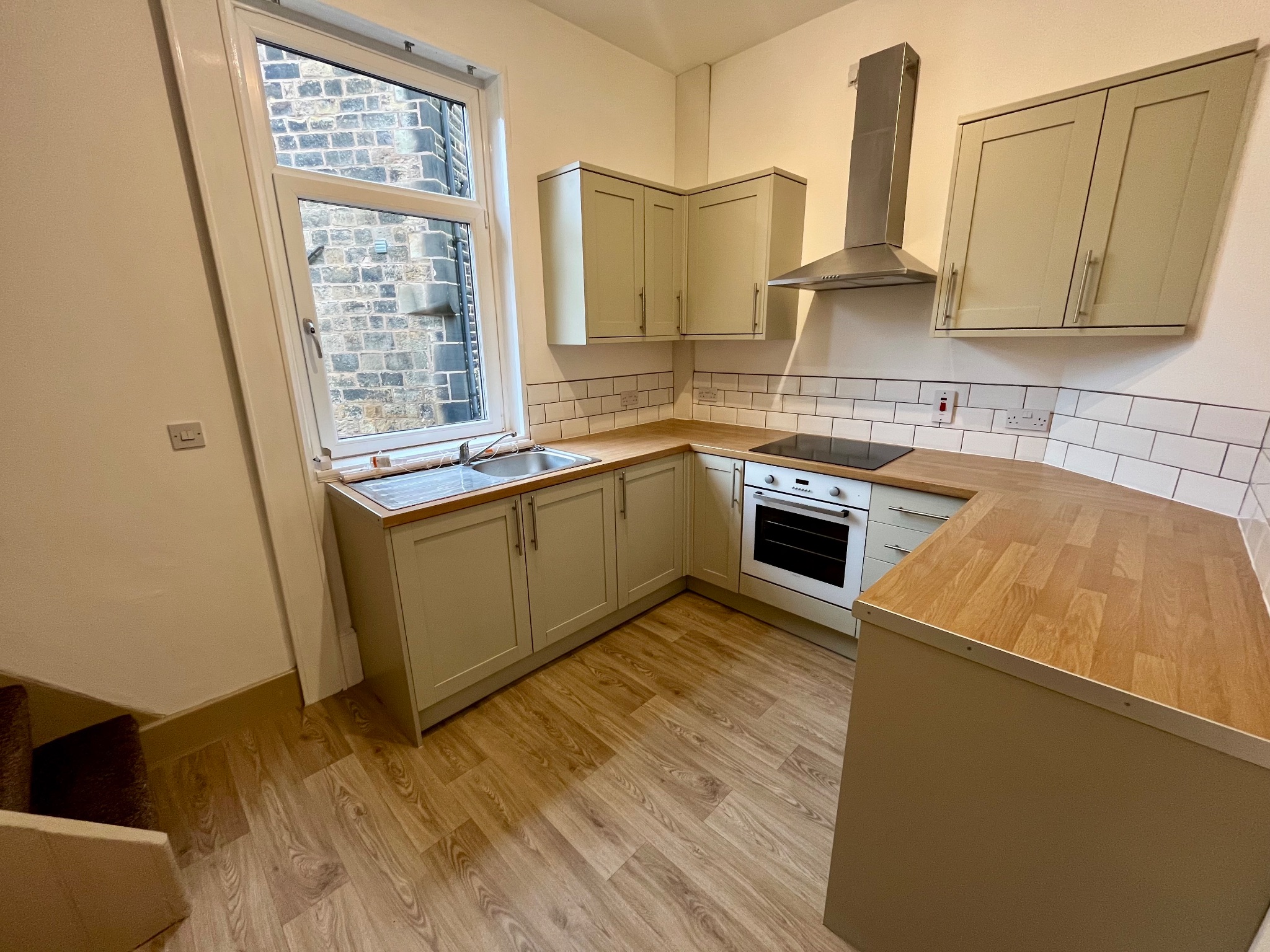 3 bedroom mid terraced house Reserved in Todmorden - Photograph 5.