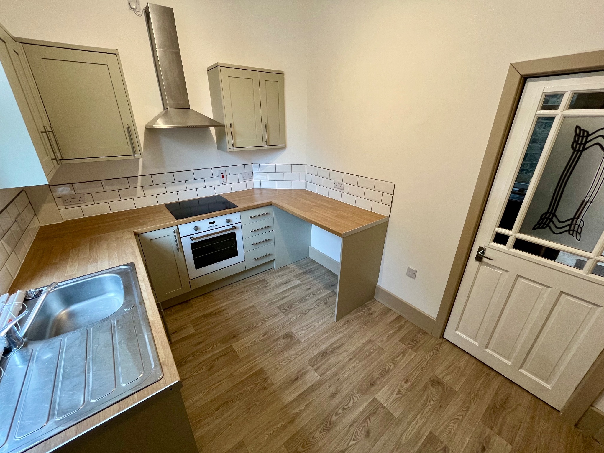 3 bedroom mid terraced house Reserved in Todmorden - Photograph 7.