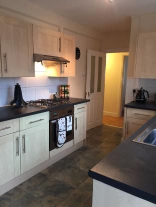 2 bedroom ground floor flat/apartment Let Agreed in Manchester - Photograph 2.