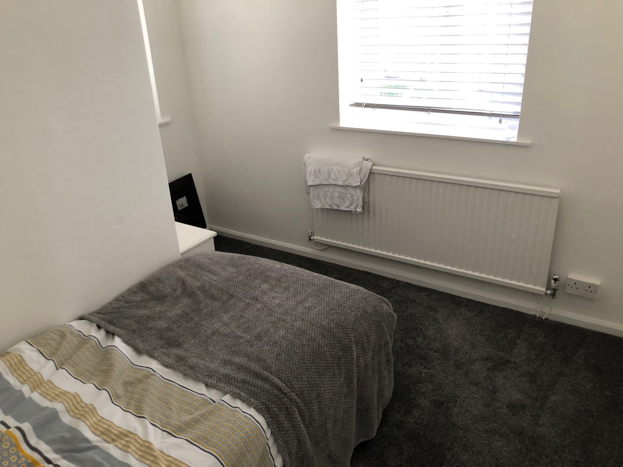 3 bedroom semi-detached house Let in Manchester - Photograph 9.