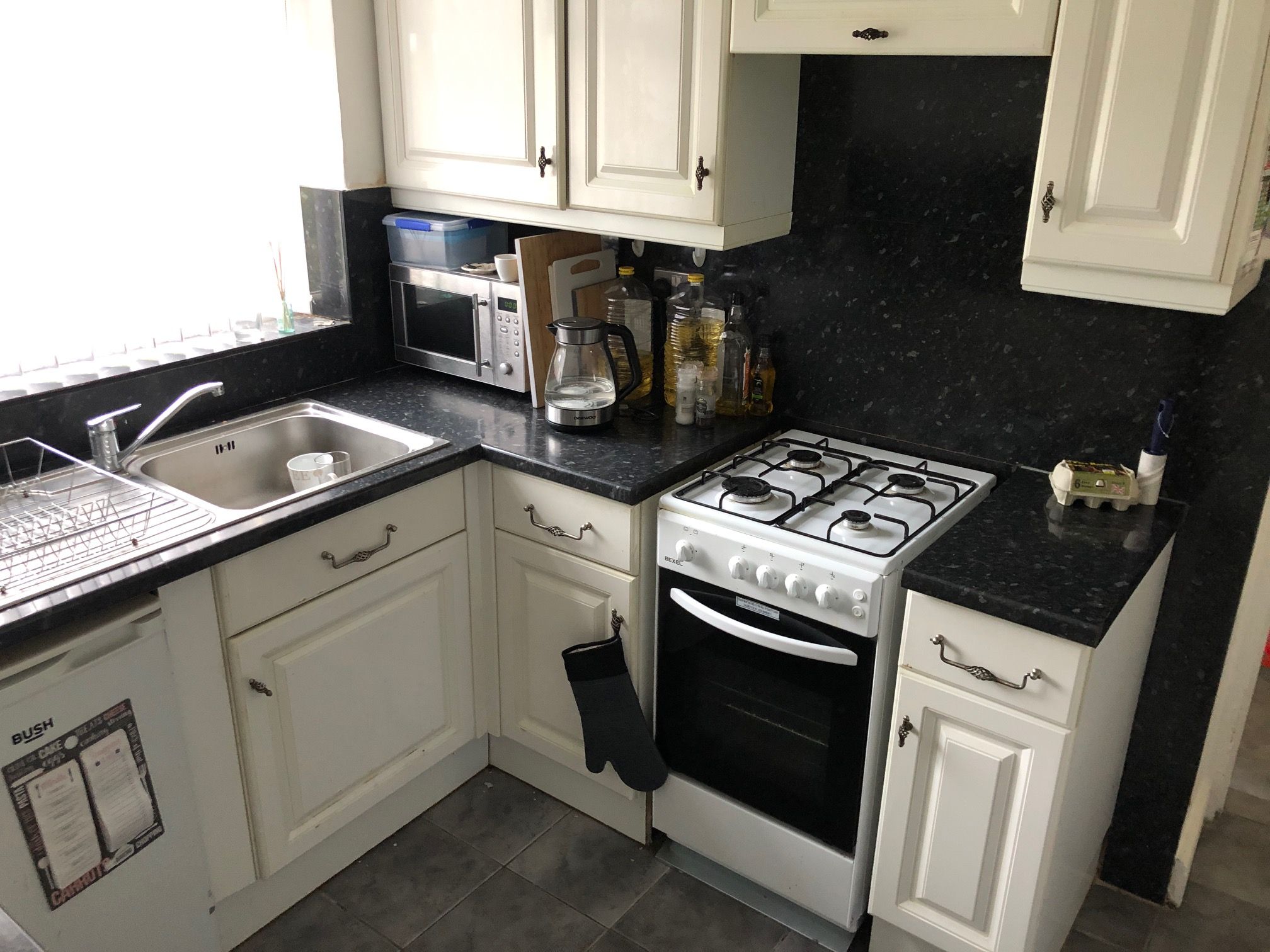 3 bedroom semi-detached house Let in Manchester - Photograph 4.