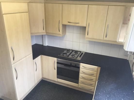 3 bedroom mid terraced house Let in Manchester - Photograph 3.