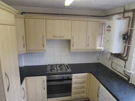 3 bedroom mid terraced house Let in Manchester - Photograph 4.